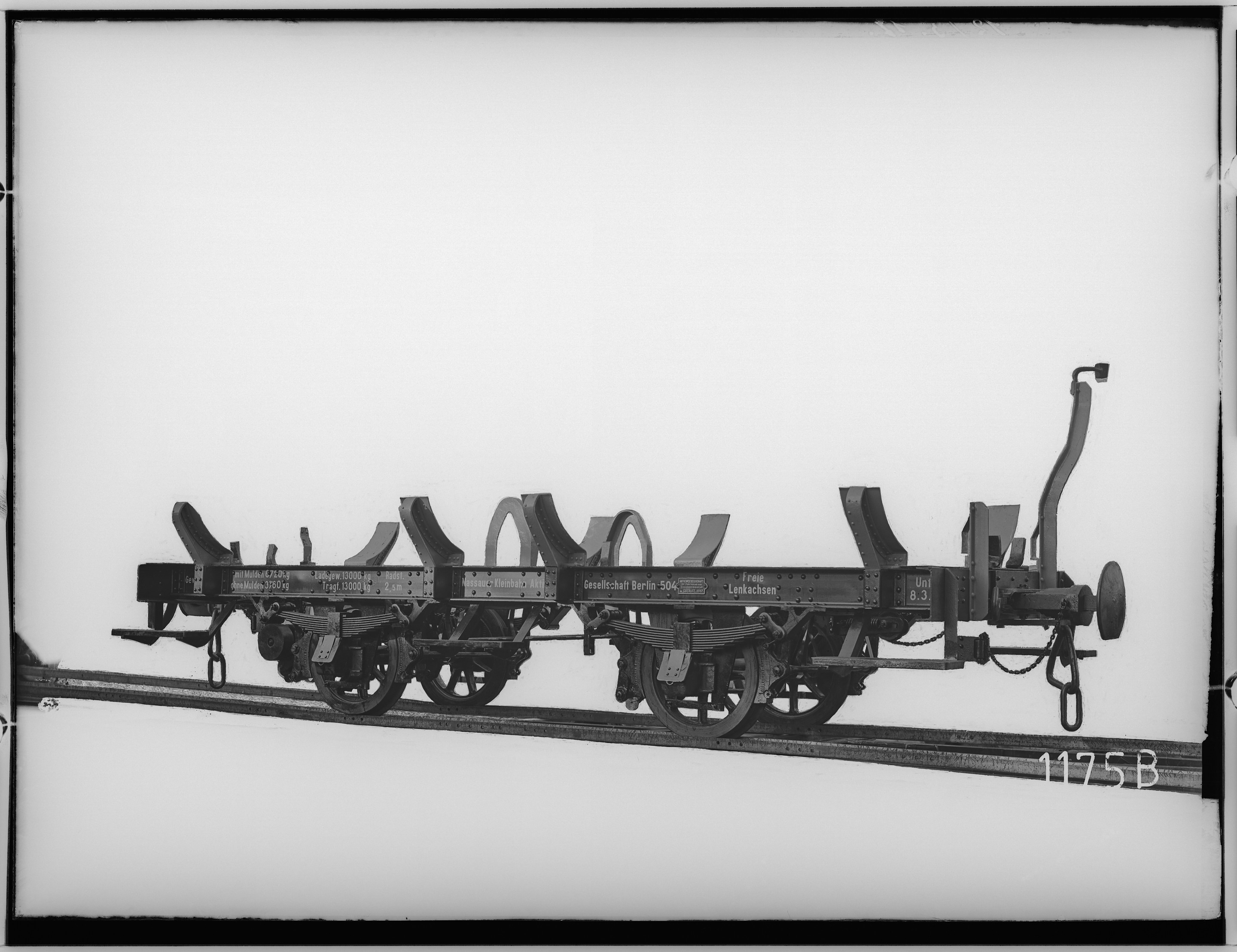 Fotografie: zweiachsiger Muldenwagen für Kalksteintransport (Ansicht III), 1917 (Schenkung der Bombardier Transportation, Werk Görlitz | Eigentum/Sammlung der Verkehrsmuseums Dresden gGmbH CC BY-NC-SA)