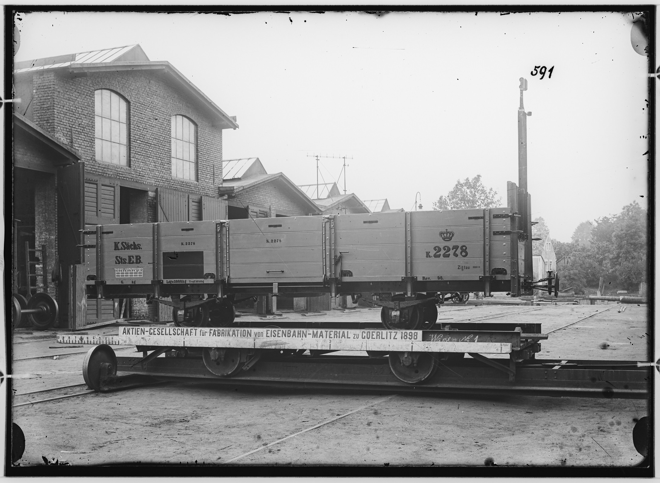 Fotografie: zweiachsiger offener Güterwagen, 1898 (Schenkung der Bombardier Transportation, Werk Görlitz | Eigentum/Sammlung der Verkehrsmuseums Dresden gGmbH CC BY-NC-SA)