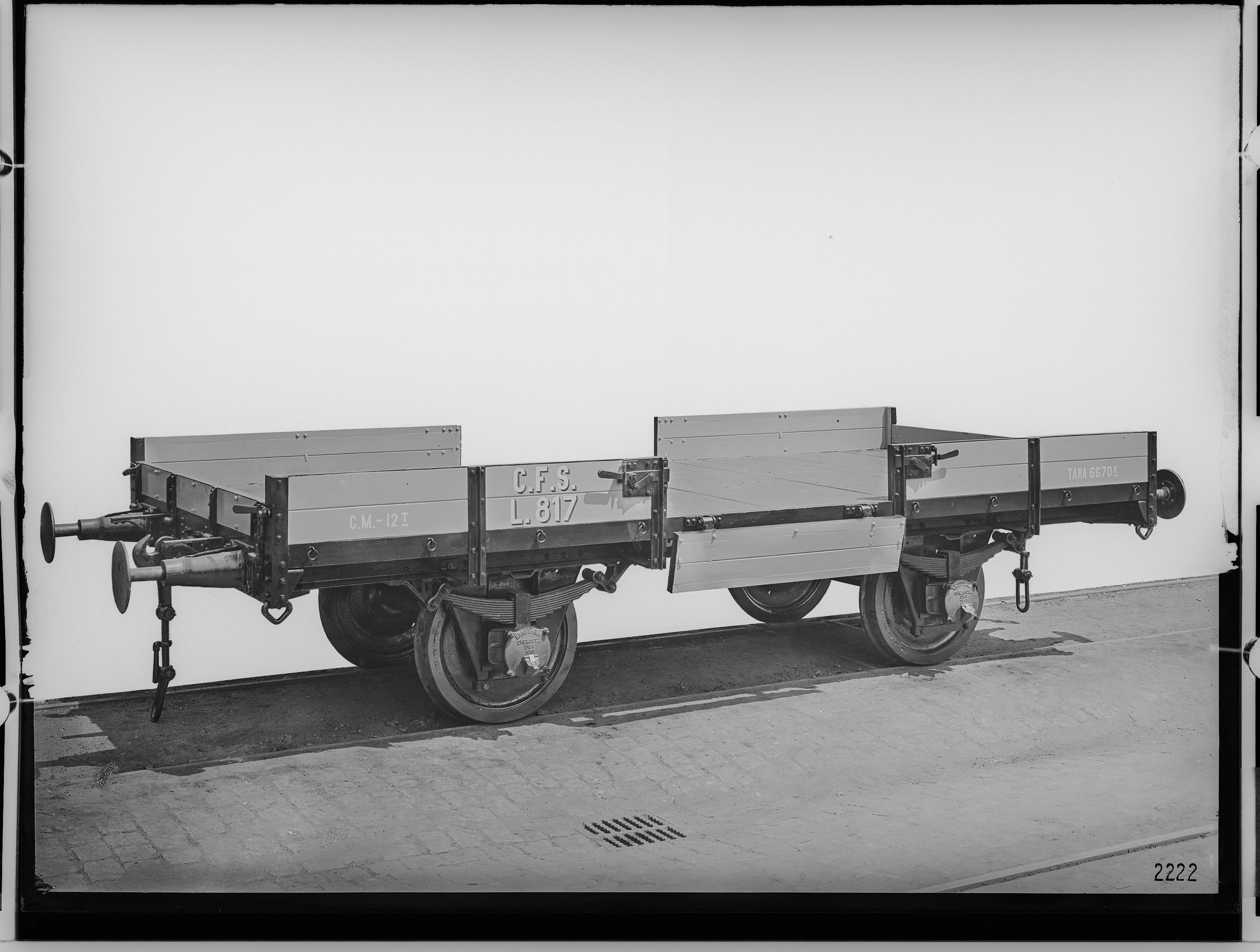 Fotografie: zweiachsiger offener Güterwagen für Portugal (Ansicht I), 1923 (Schenkung der Bombardier Transportation, Werk Görlitz | Eigentum/Sammlung der Verkehrsmuseums Dresden gGmbH CC BY-NC-SA)