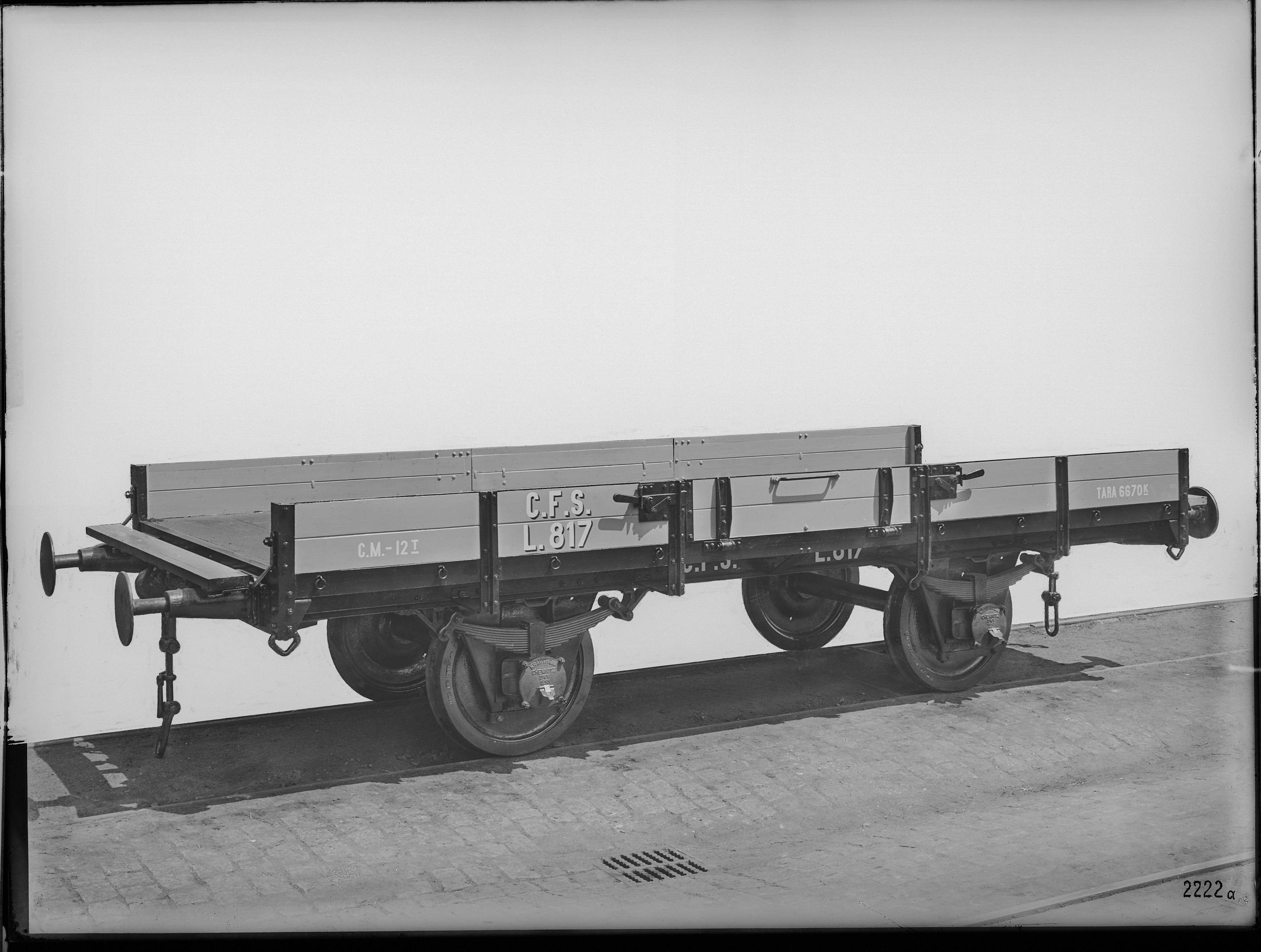 Fotografie: zweiachsiger offener Güterwagen für Portugal (Ansicht II), 1923 (Schenkung der Bombardier Transportation, Werk Görlitz | Eigentum/Sammlung der Verkehrsmuseums Dresden gGmbH CC BY-NC-SA)