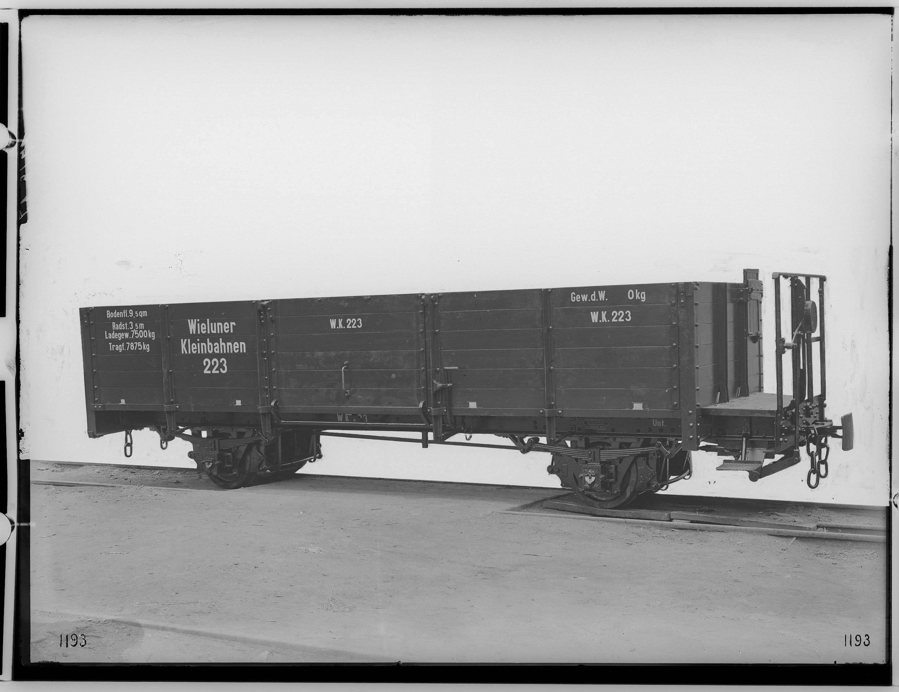 Fotografie: zweiachsiger offener Güterwagen mit Bremse, 1917 (Schenkung der Bombardier Transportation, Werk Görlitz | Eigentum/Sammlung der Verkehrsmuseums Dresden gGmbH CC BY-NC-SA)