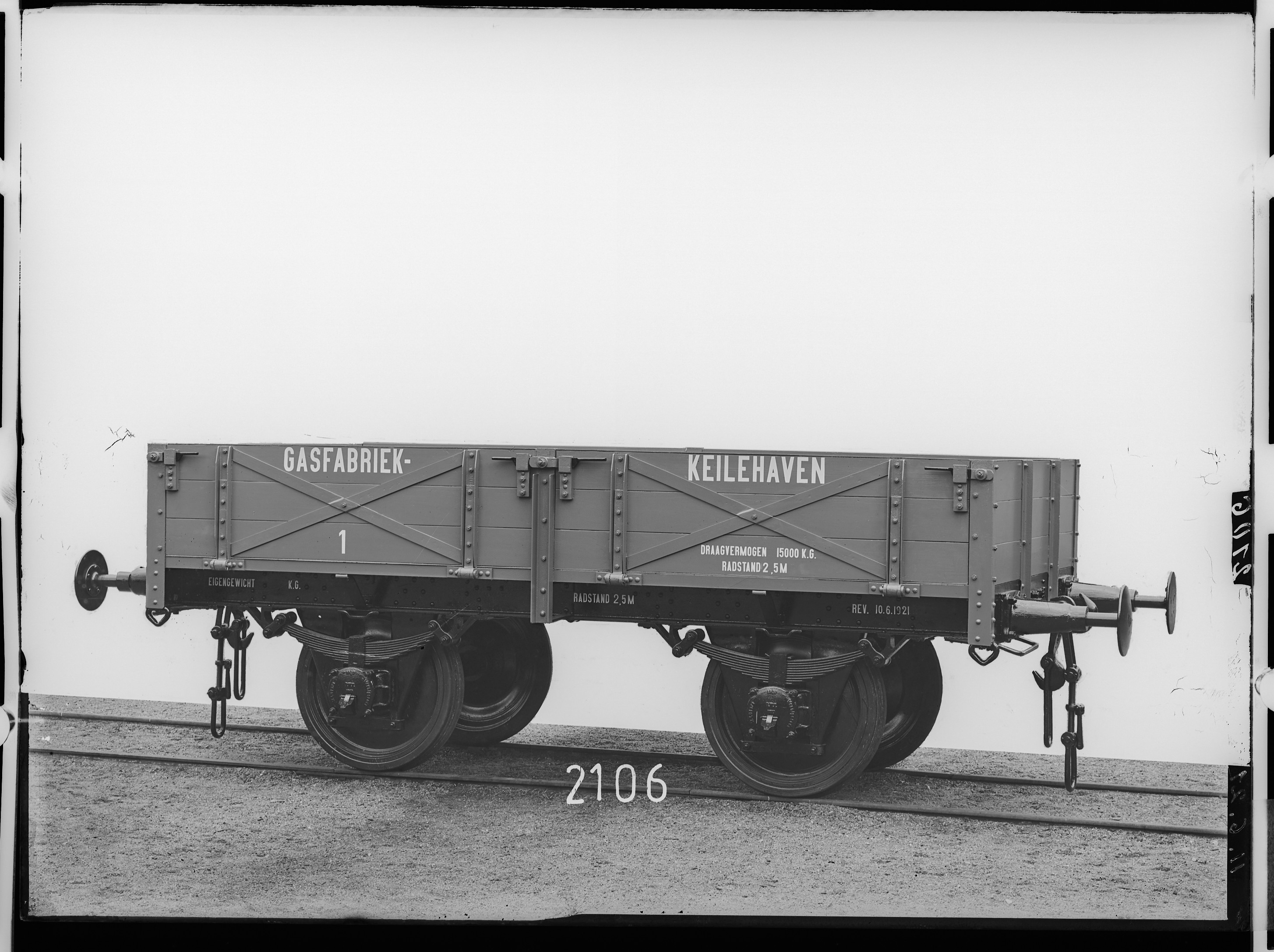 Fotografie: zweiachsiger offener Güterwagen mit Bremse, 1921 (Schenkung der Bombardier Transportation, Werk Görlitz | Eigentum/Sammlung der Verkehrsmuseums Dresden gGmbH CC BY-NC-SA)