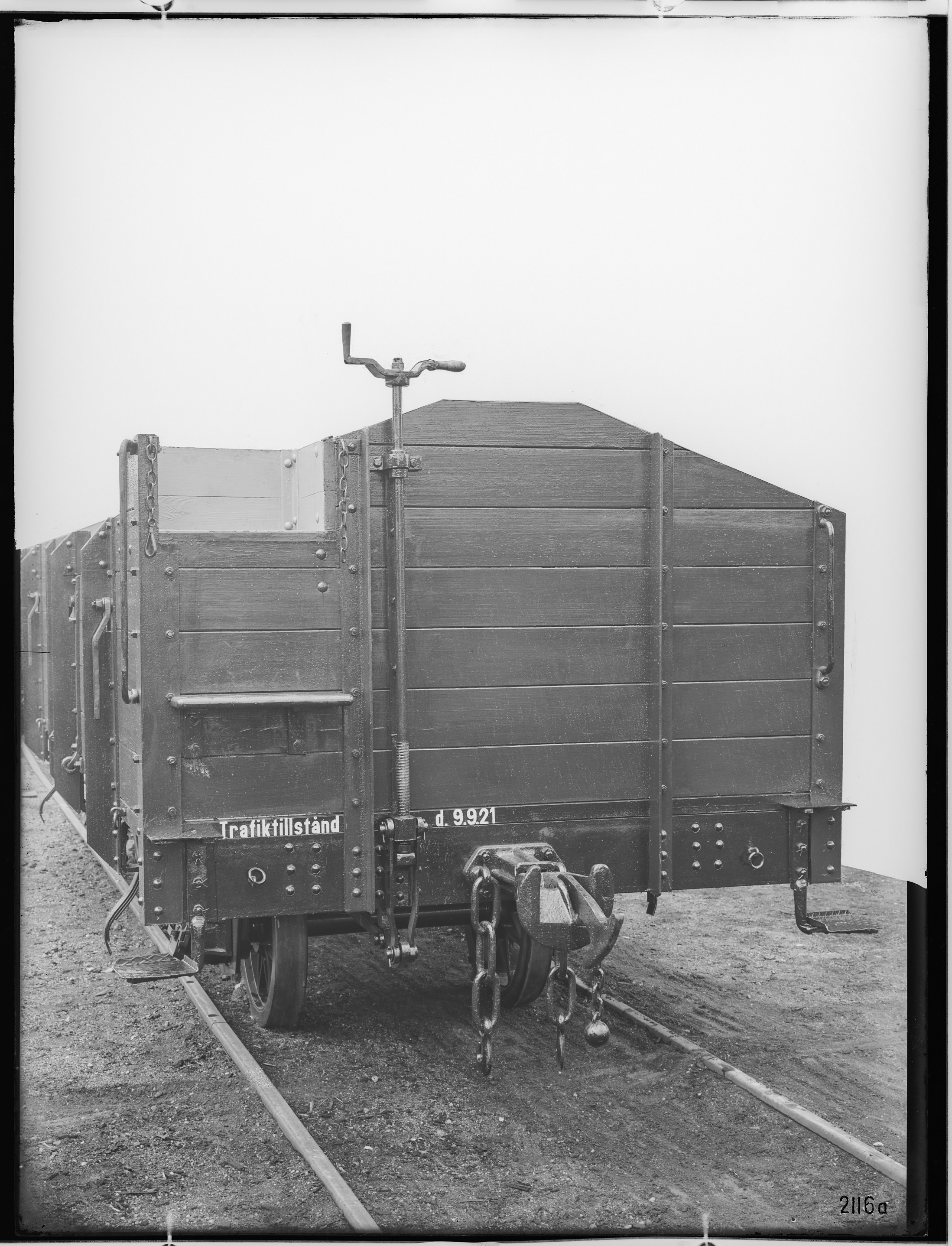 Fotografie: zweiachsiger offener Güterwagen mit Bremse (andere Ansicht), 1921 (Schenkung der Bombardier Transportation, Werk Görlitz | Eigentum/Sammlung der Verkehrsmuseums Dresden gGmbH CC BY-NC-SA)