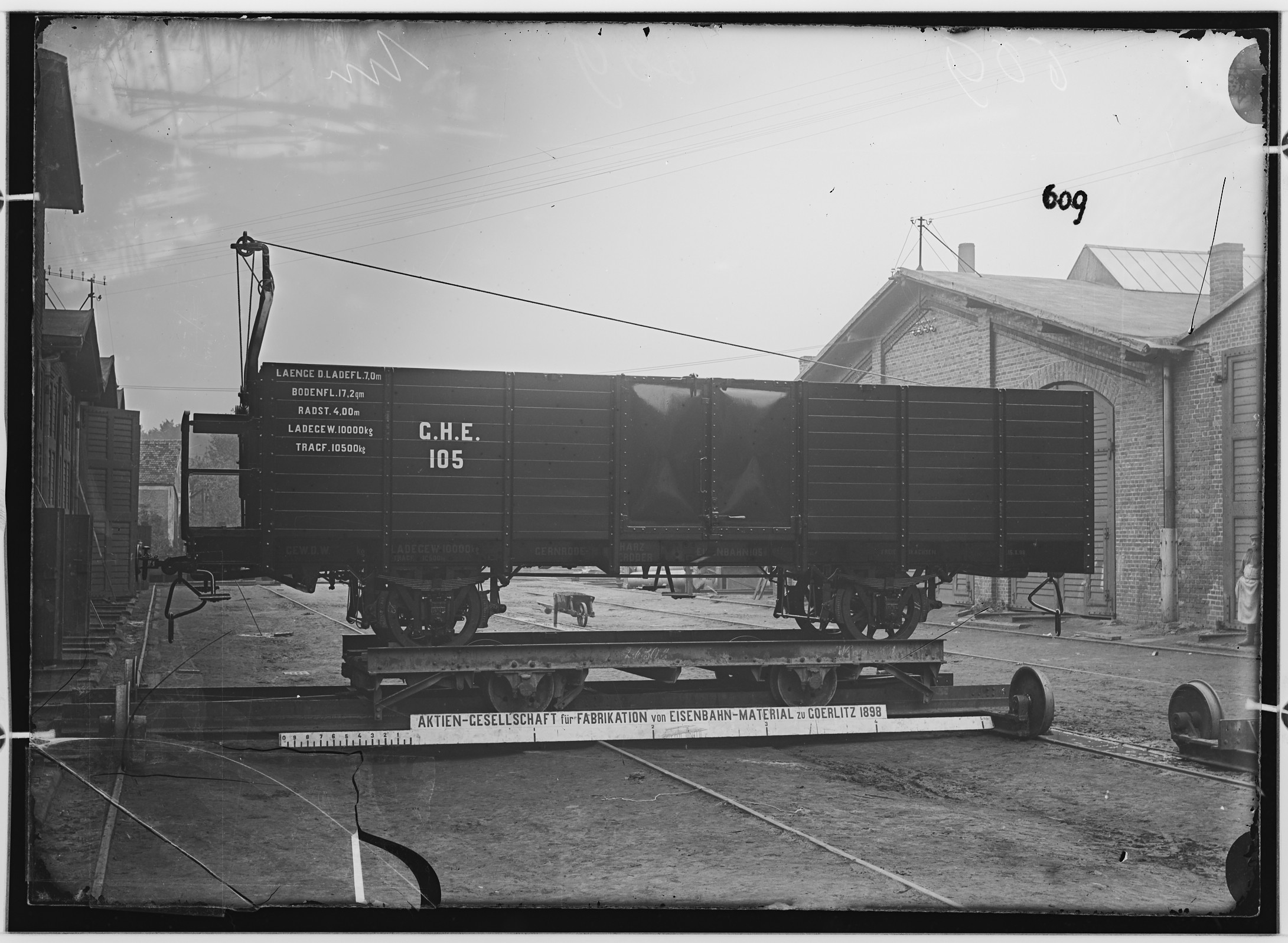 Fotografie: zweiachsiger offener Güterwagen mit Gewichtbremse, 1898 (Schenkung der Bombardier Transportation, Werk Görlitz | Eigentum/Sammlung der Verkehrsmuseums Dresden gGmbH CC BY-NC-SA)