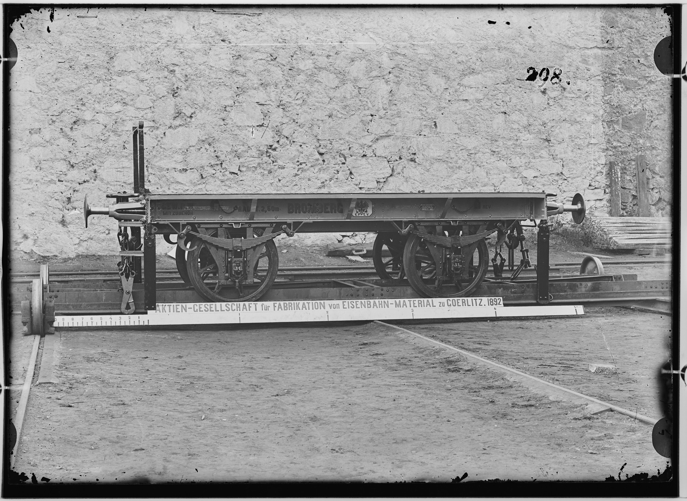 Fotografie: zweiachsiger Plattentransportpostwagen, 1892 (Schenkung der Bombardier Transportation, Werk Görlitz | Eigentum/Sammlung der Verkehrsmuseums Dresden gGmbH CC BY-NC-SA)