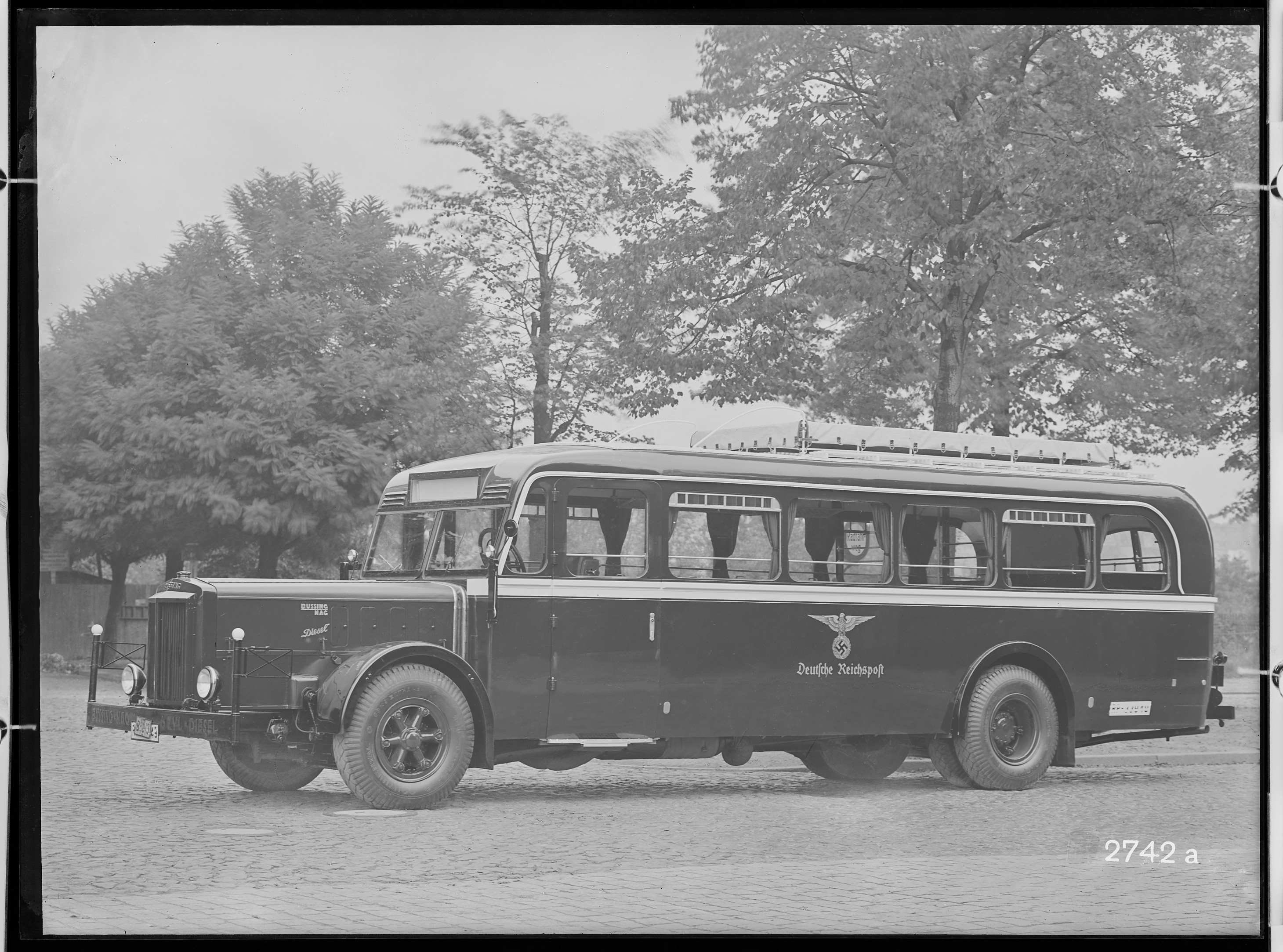 Fotografie: zweiachsiger Postomnibus (Außenansicht II), 1938 (Schenkung der Bombardier Transportation, Werk Görlitz | Eigentum/Sammlung der Verkehrsmuseums Dresden gGmbH CC BY-NC-SA)