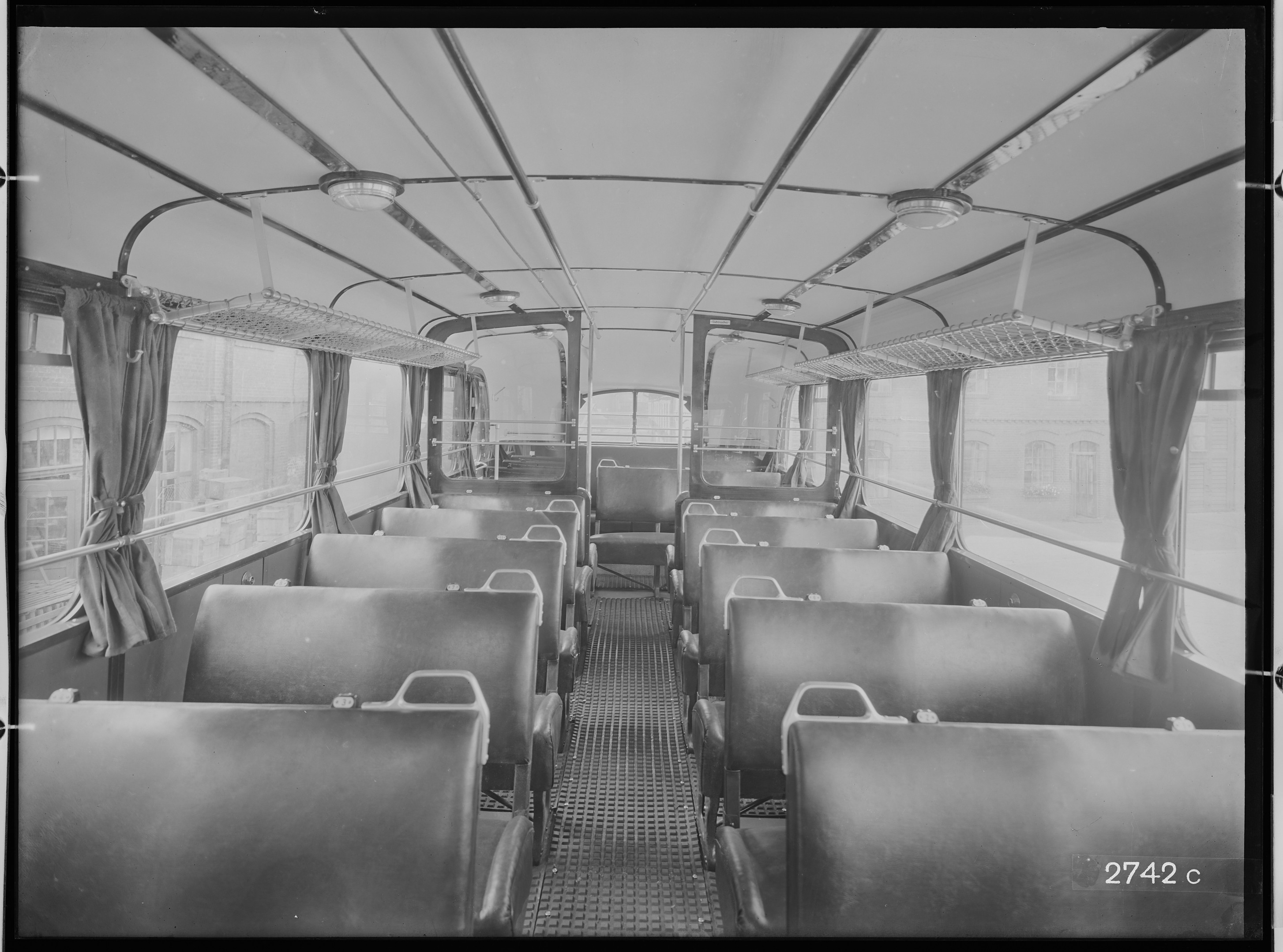 Fotografie: zweiachsiger Postomnibus (Innenansicht II), 1938 (Schenkung der Bombardier Transportation, Werk Görlitz | Eigentum/Sammlung der Verkehrsmuseums Dresden gGmbH CC BY-NC-SA)