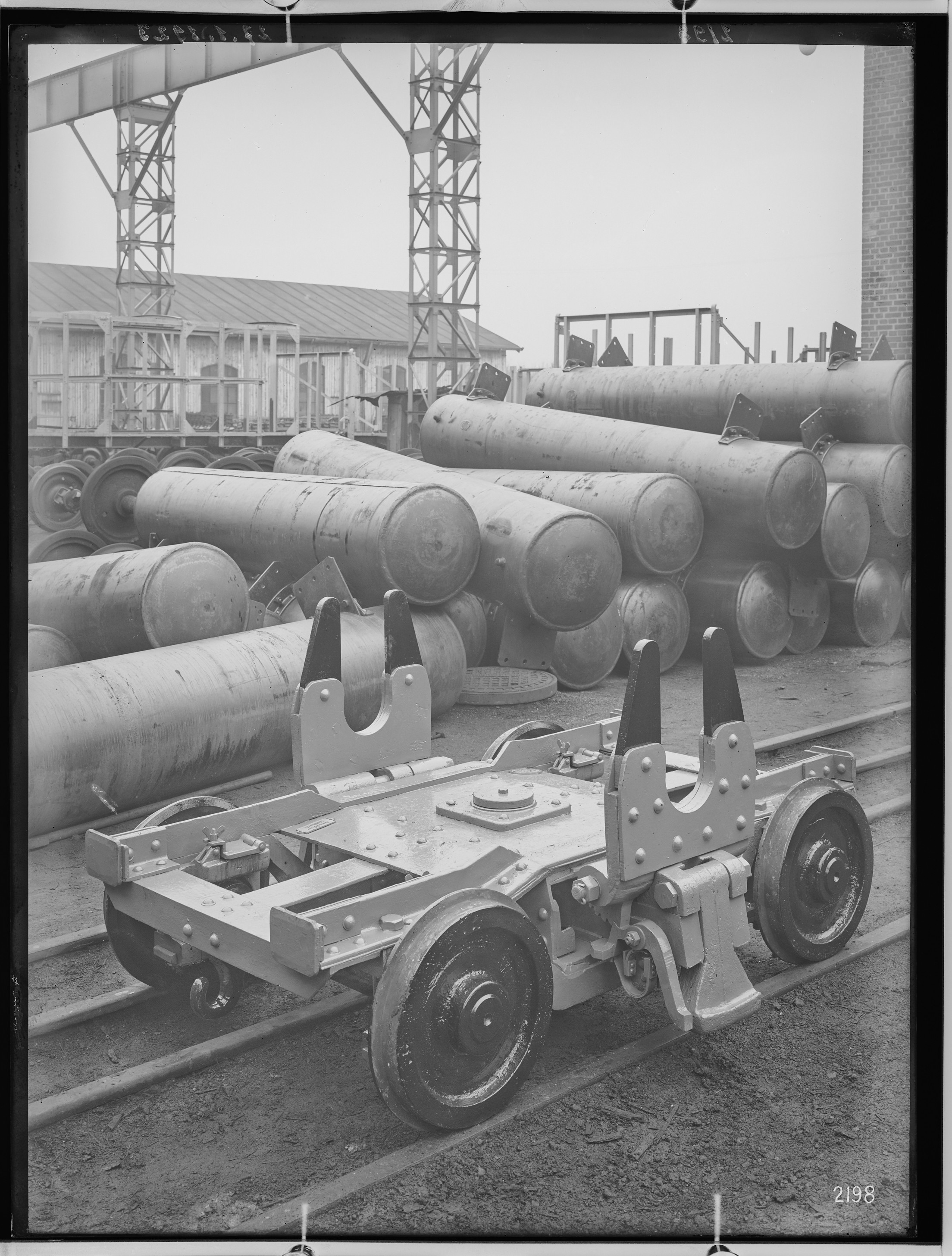 Fotografie: zweiachsiger Rollbock, 1923 (Schenkung der Bombardier Transportation, Werk Görlitz | Eigentum/Sammlung der Verkehrsmuseums Dresden gGmbH CC BY-NC-SA)