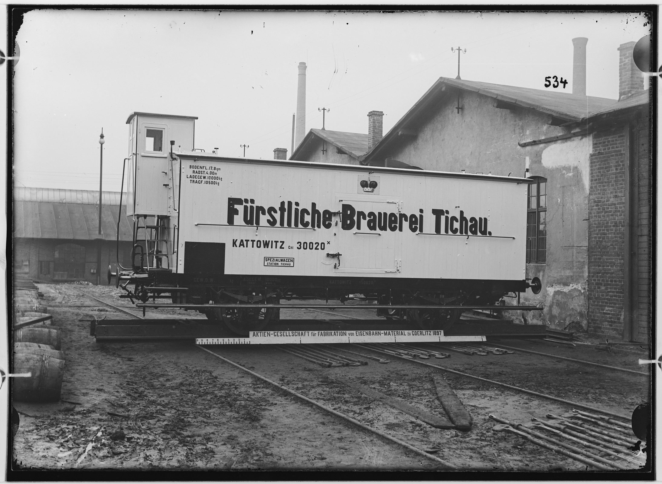 Fotografie: zweiachsiger Spezial-Biertransportwagen mit Gewichtsbremse, 1897 (Schenkung der Bombardier Transportation, Werk Görlitz | Eigentum/Sammlung der Verkehrsmuseums Dresden gGmbH CC BY-NC-SA)