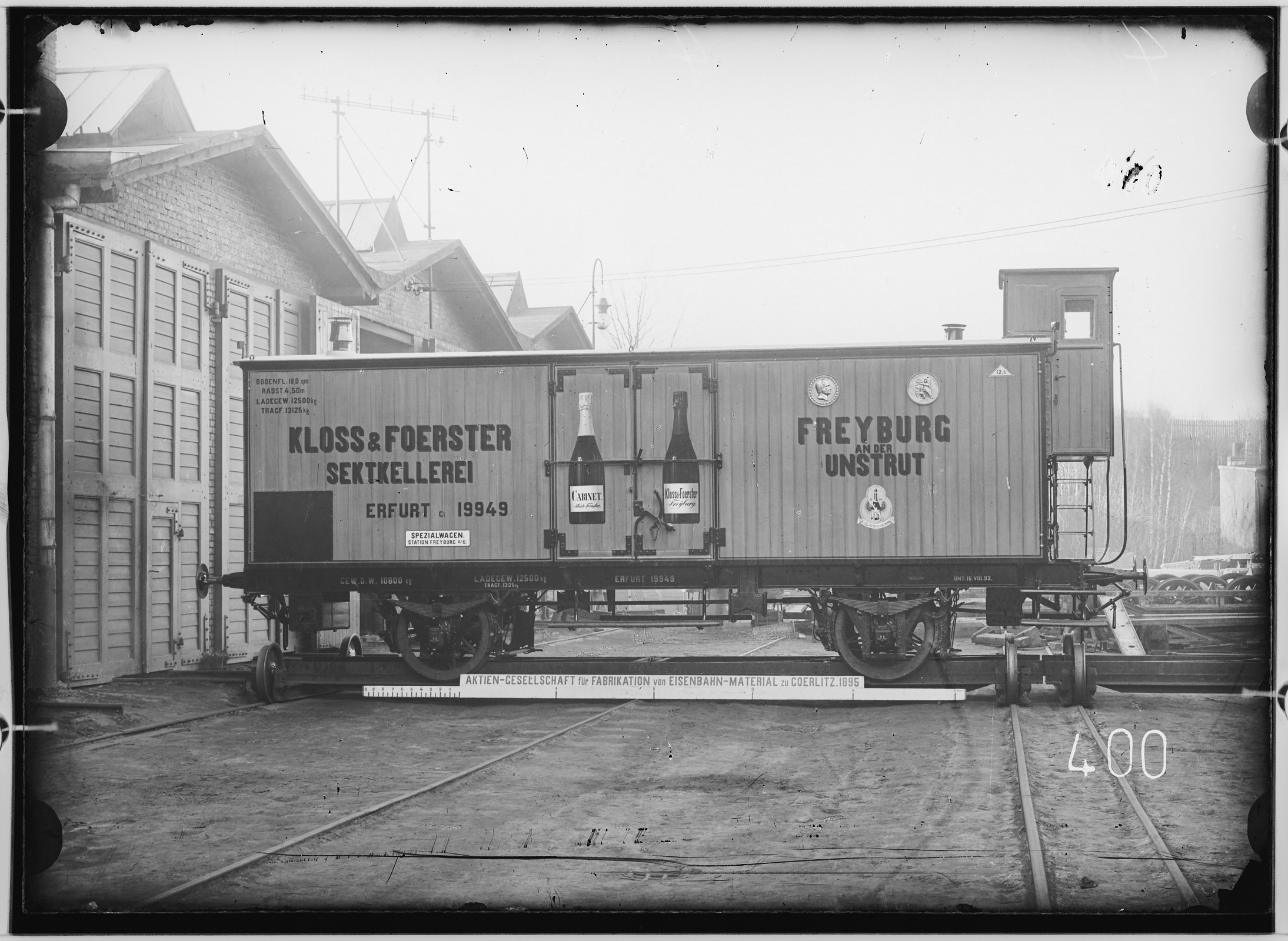 Fotografie: zweiachsiger Spezialtransportwagen mit Handbremse, 1895 (Schenkung der Bombardier Transportation, Werk Görlitz | Eigentum/Sammlung der Verkehrsmuseums Dresden gGmbH CC BY-NC-SA)