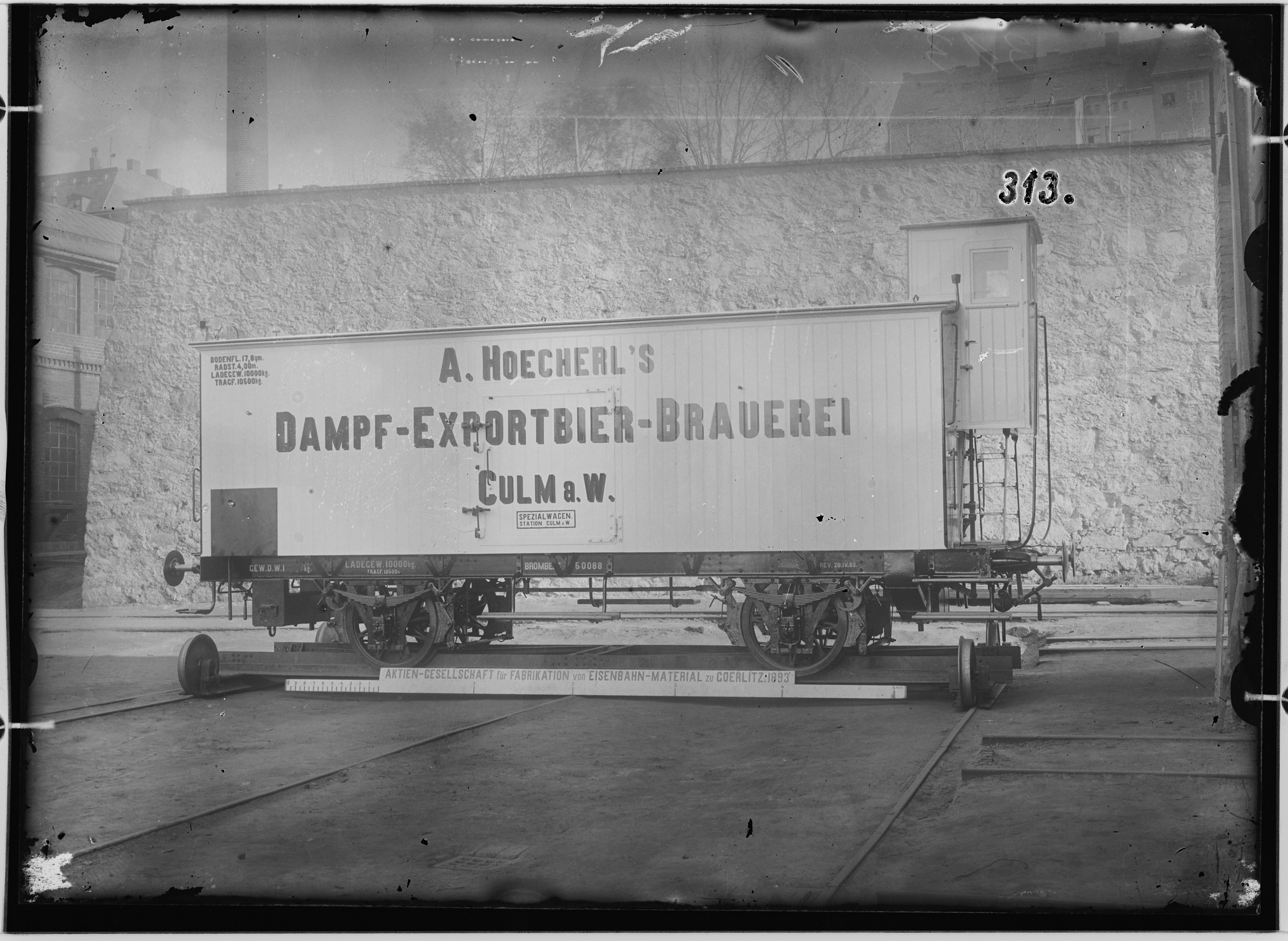 Fotografie: zweiachsiger Spezialwagen für Biertransport, 1893 (Schenkung der Bombardier Transportation, Werk Görlitz | Eigentum/Sammlung der Verkehrsmuseums Dresden gGmbH CC BY-NC-SA)