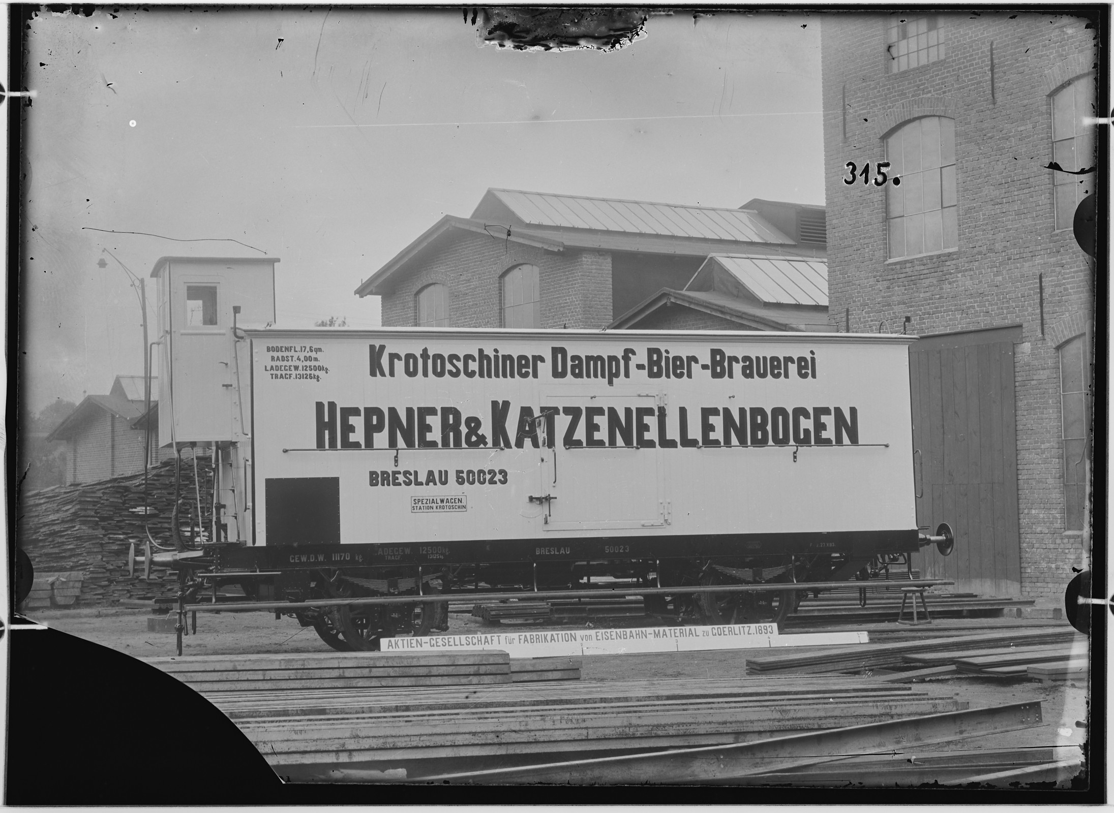 Fotografie: zweiachsiger Spezialwagen für Biertransport, 1893 (Schenkung der Bombardier Transportation, Werk Görlitz | Eigentum/Sammlung der Verkehrsmuseums Dresden gGmbH CC BY-NC-SA)