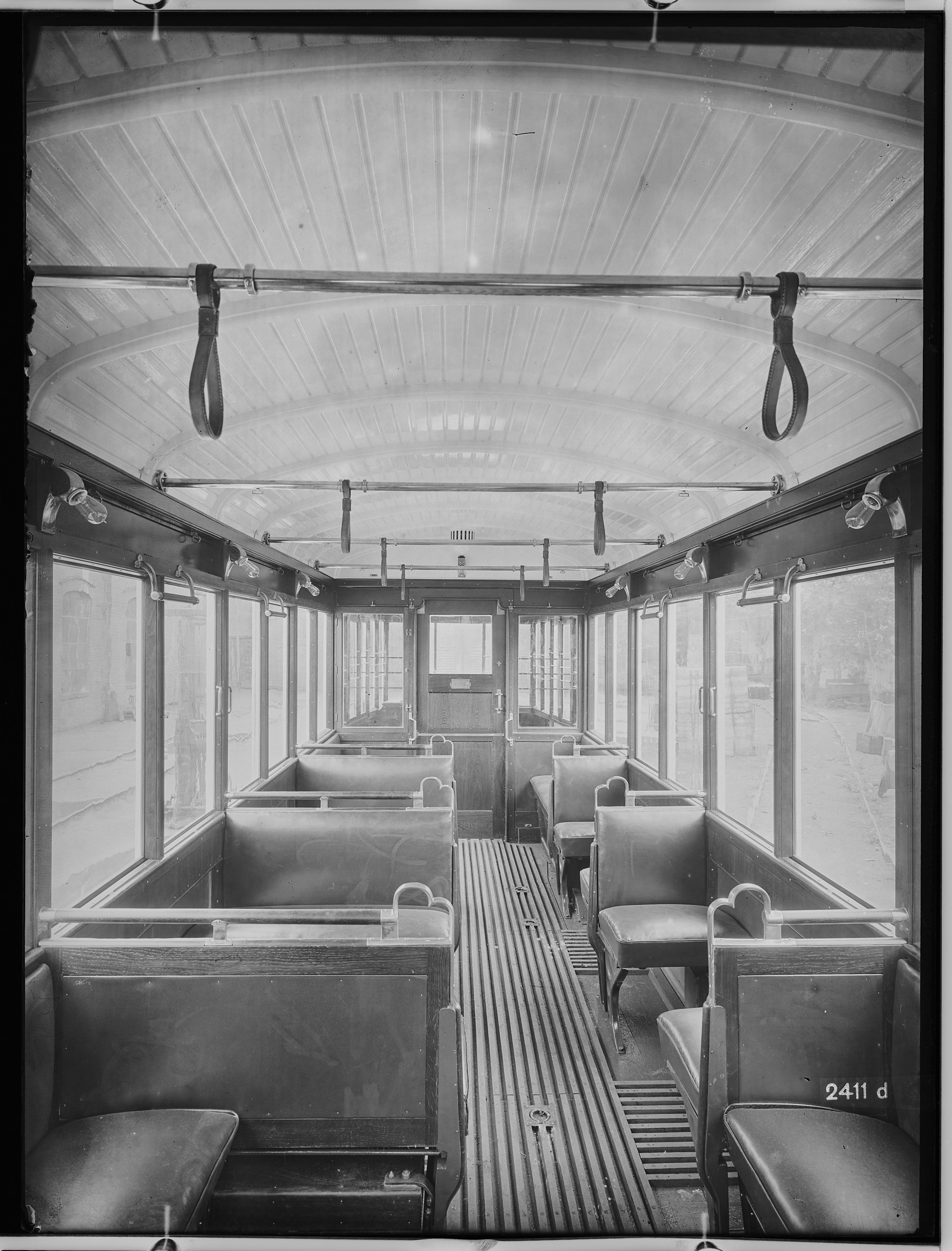 Fotografie: zweiachsiger Straßenbahn-Motorwagen (Innenansicht), 1925 (Schenkung der Bombardier Transportation, Werk Görlitz | Eigentum/Sammlung der Verkehrsmuseums Dresden gGmbH CC BY-NC-SA)