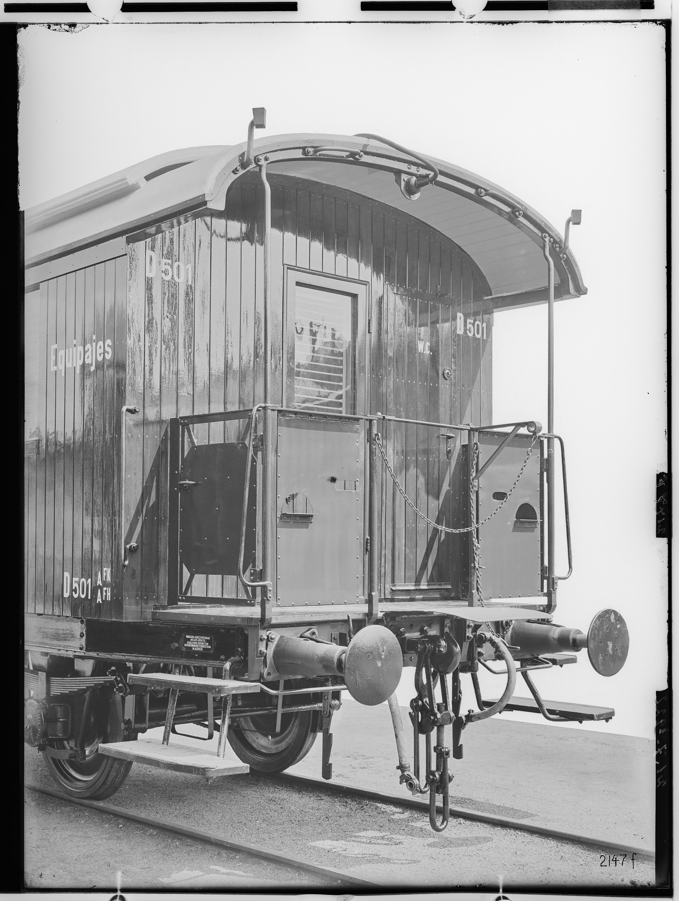 Fotografie: zweiachsiger vereinigter Post- und Gepäckwagen für Marokko (Stirnansicht), 1922 (Schenkung der Bombardier Transportation, Werk Görlitz | Eigentum/Sammlung der Verkehrsmuseums Dresden gGmbH CC BY-NC-SA)