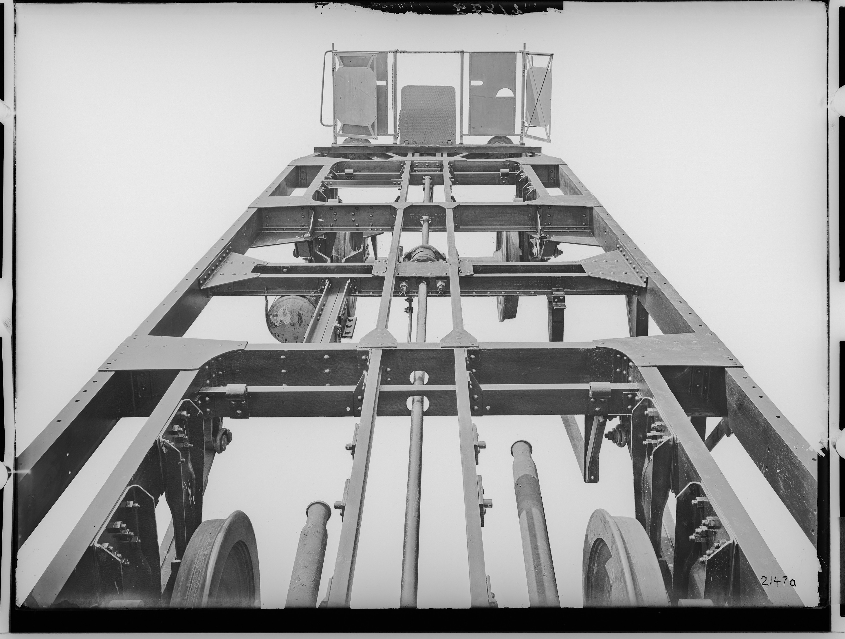 Fotografie: zweiachsiger vereinigter Post- und Gepäckwagen für Marokko (Unterboden II), 1922 (Schenkung der Bombardier Transportation, Werk Görlitz | Eigentum/Sammlung der Verkehrsmuseums Dresden gGmbH CC BY-NC-SA)