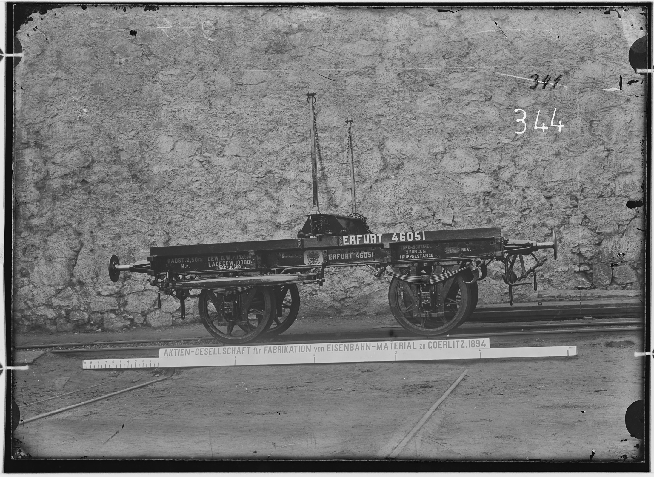 Fotografie: zweiachsiger Wagen mit Drehschemel, 1894 (Schenkung der Bombardier Transportation, Werk Görlitz | Eigentum/Sammlung der Verkehrsmuseums Dresden gGmbH CC BY-NC-SA)