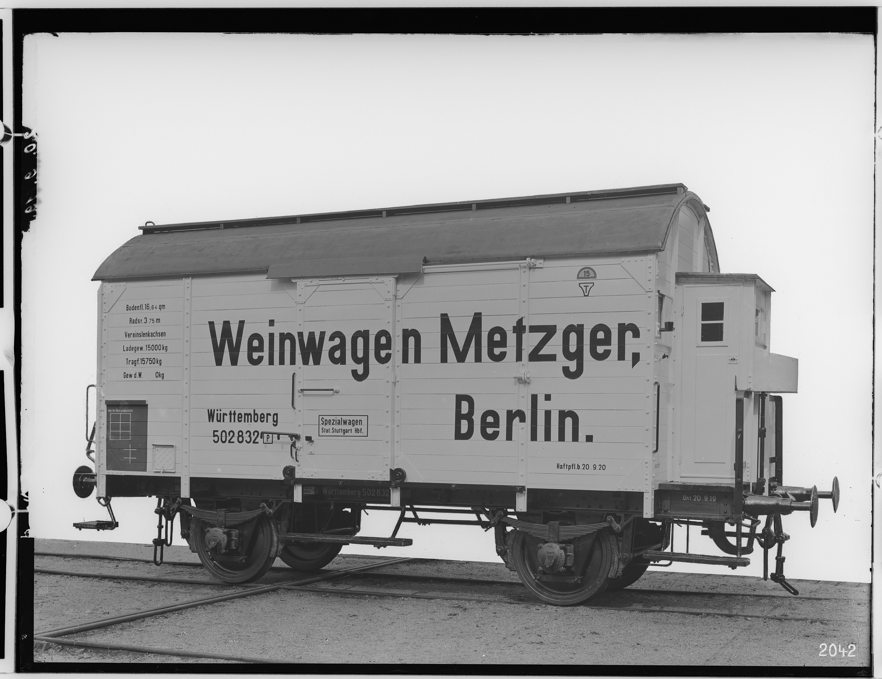 Fotografie: zweiachsiger Weinwagen, 1919 (Schenkung der Bombardier Transportation, Werk Görlitz | Eigentum/Sammlung der Verkehrsmuseums Dresden gGmbH CC BY-NC-SA)
