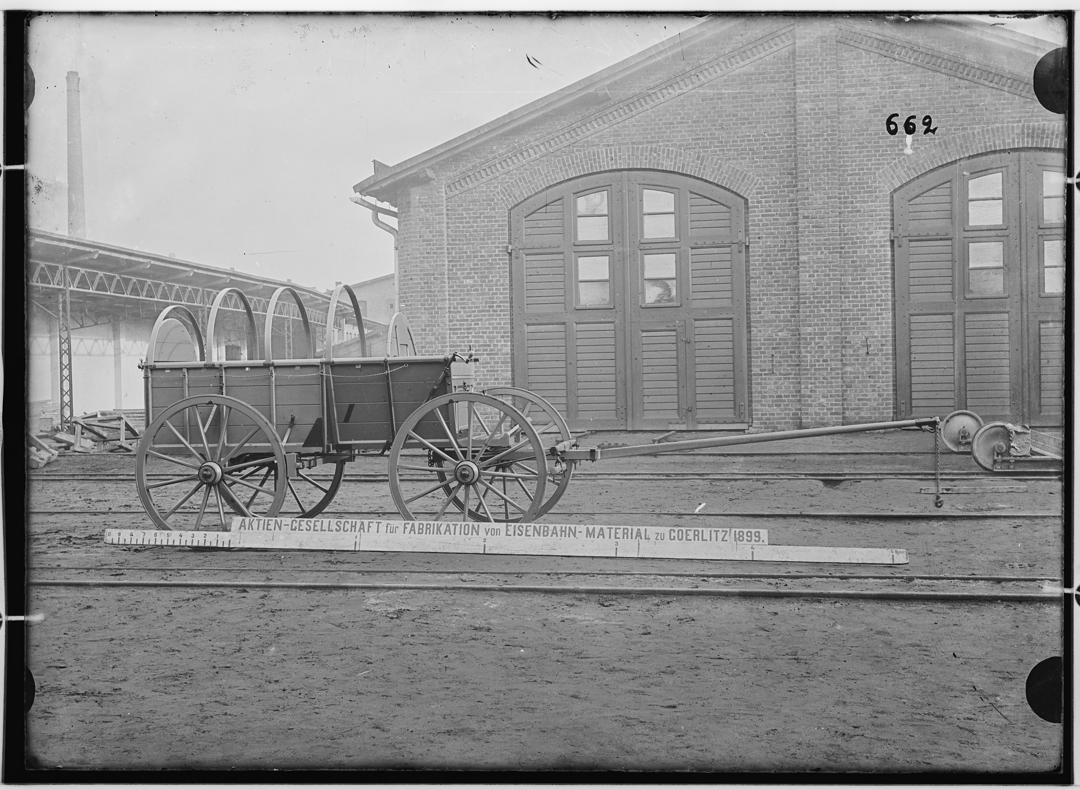 Fotografie: zweispänniger Proviantwagen C 95, 1899 (Schenkung der Bombardier Transportation, Werk Görlitz | Eigentum/Sammlung der Verkehrsmuseums Dresden gGmbH CC BY-NC-SA)