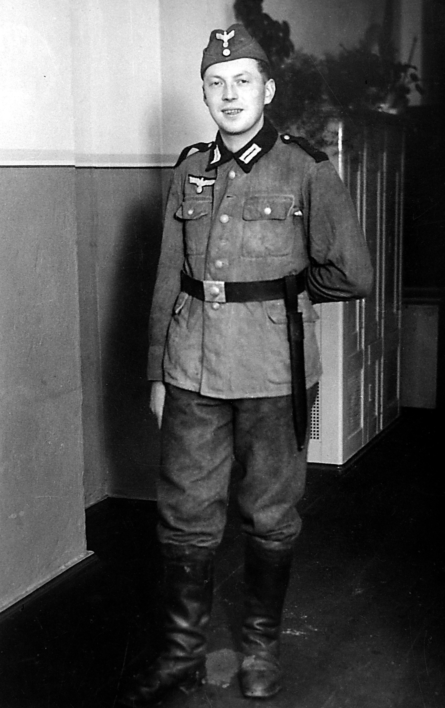 Lt. Airey Neave als deutscher Feldwebel verkleidet. (SBG gGmbH CC BY-NC-SA)