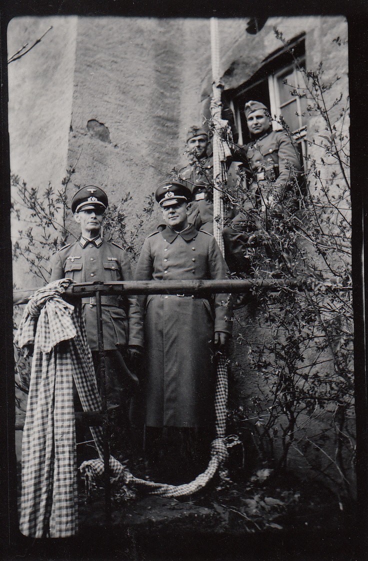 Sommer 1941: Wehrmachtsoffiziere mit Fluchtseil der Polen Chmiel und Surmanowicz (SBG gGmbH CC BY-NC-SA)