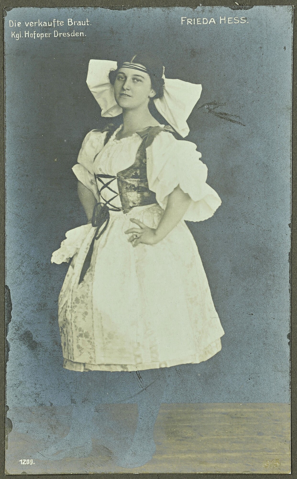 Tafel 676, Bild 3, Frieda Hess [Heß] in "Die verkaufte Braut" (Stadtmuseum Dresden CC BY-NC-ND)
