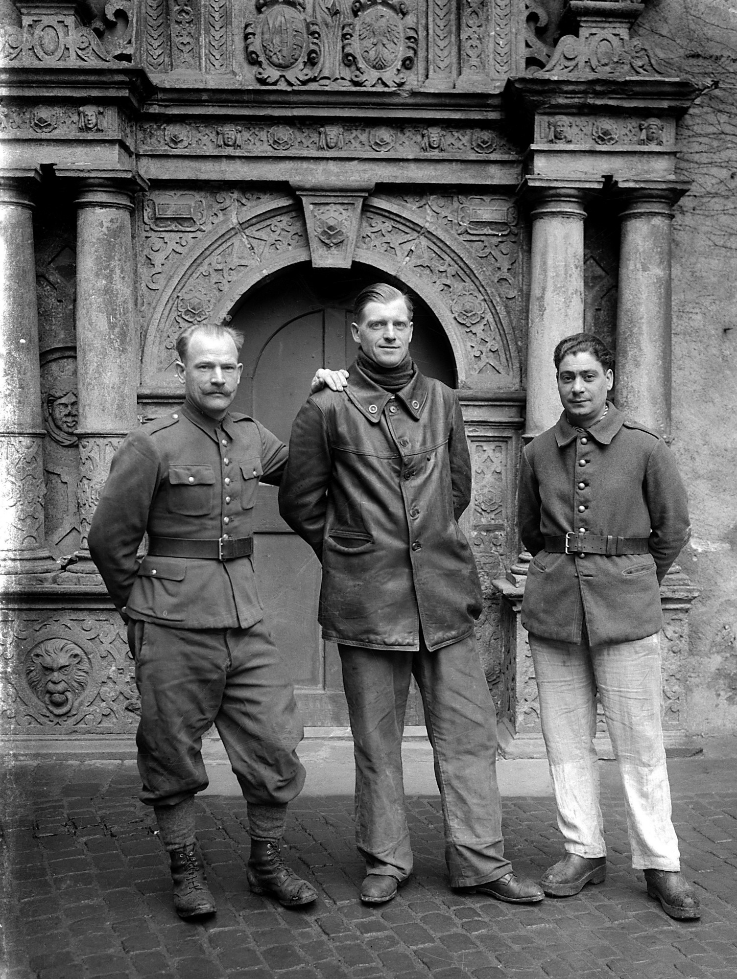 Drei Kriegsgefangene in Uniform (SBG gGmbH CC BY-NC-SA)