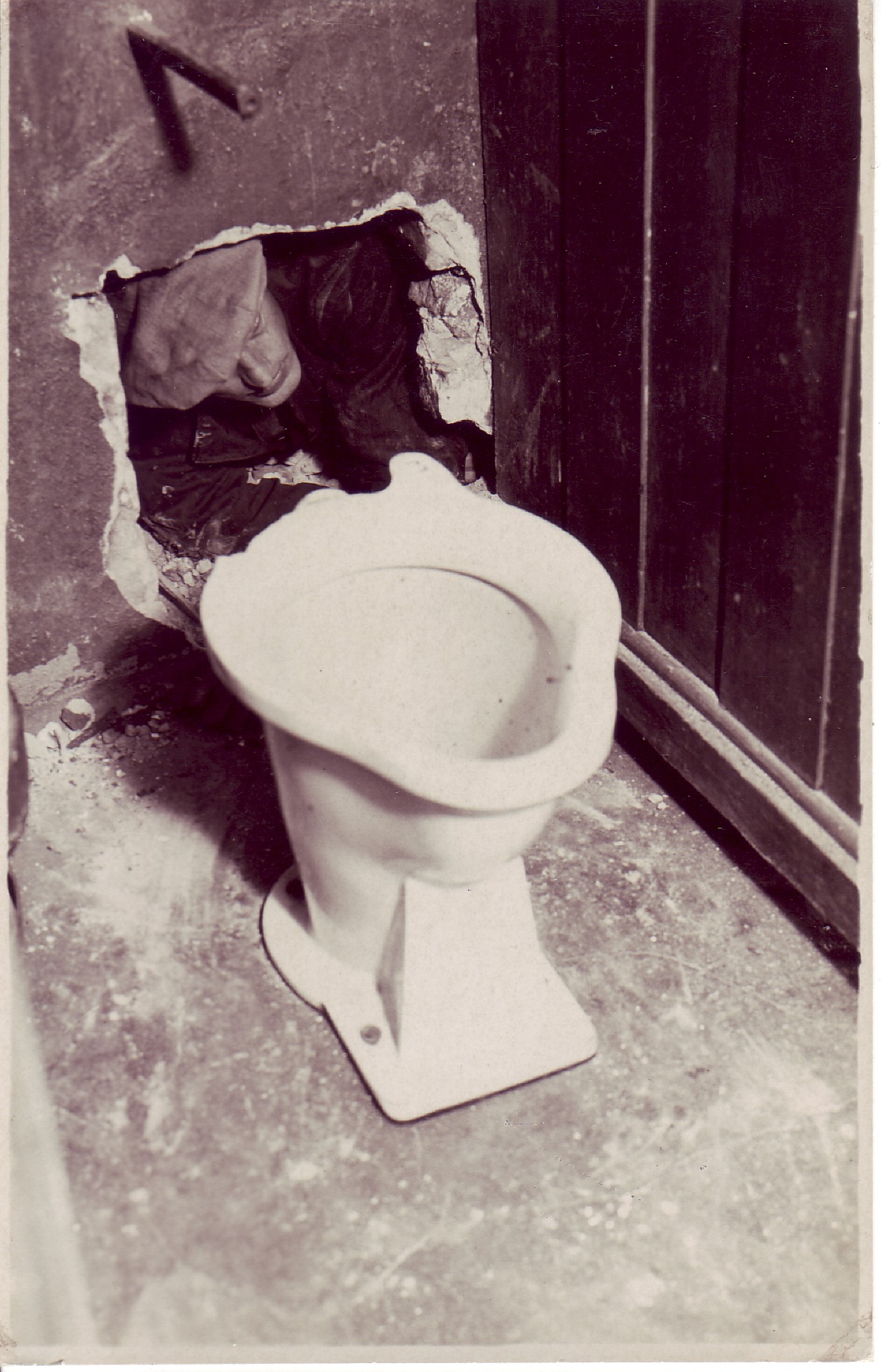 Peter Allan bei der Nachstellung der "Toilettenflucht" (SBG gGmbH CC BY-NC-SA)