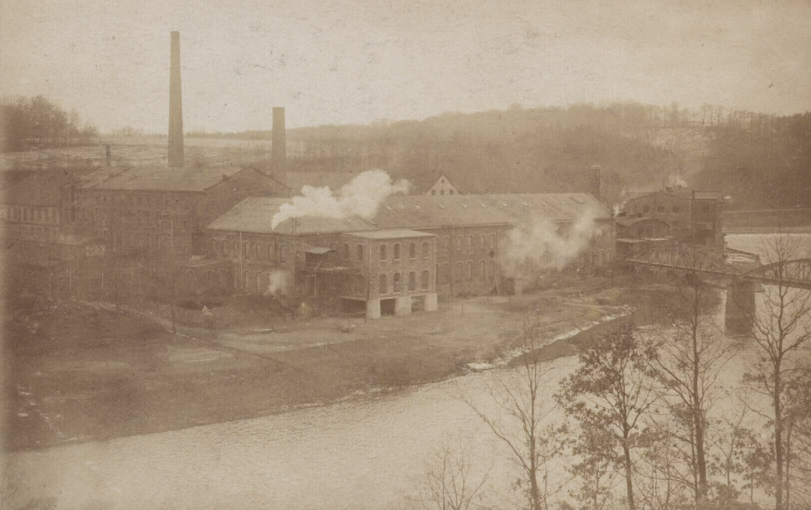 Blick auf die Papierfabrik in Golzern (Kreismuseum Grimma RR-F)