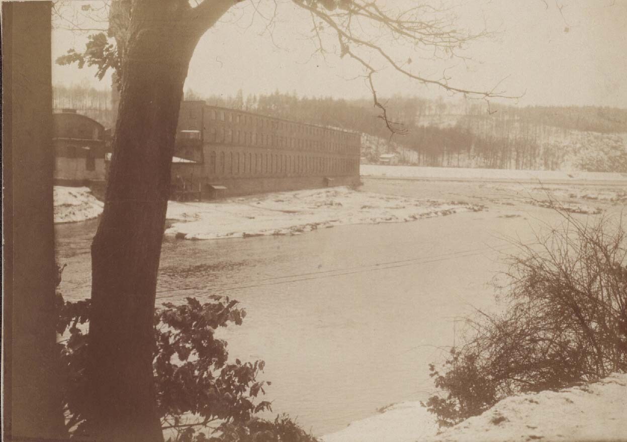 Blick über die Mulde zum Lager Kriegsgefangenenlager Golzern im Winter (Kreismuseum Grimma RR-F)