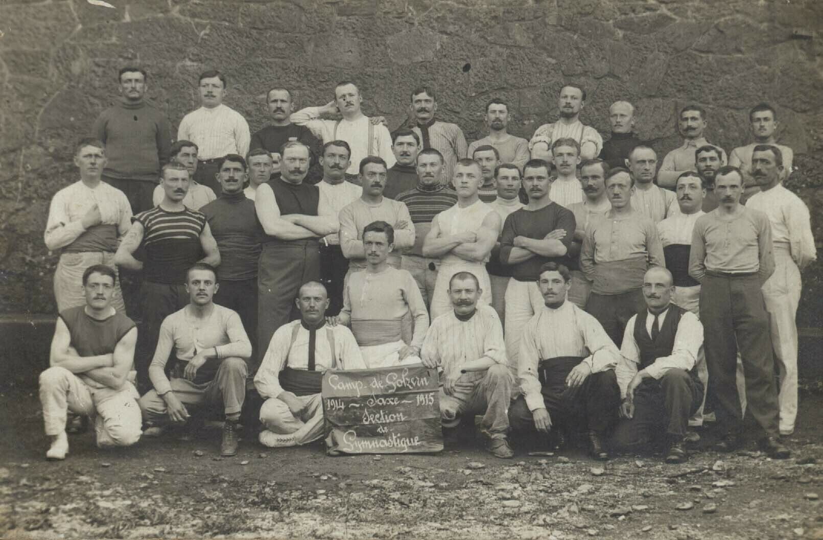 Französische Gymnastikgruppe im Kriegsgefangenenlager Golzern (Kreismuseum Grimma RR-F)