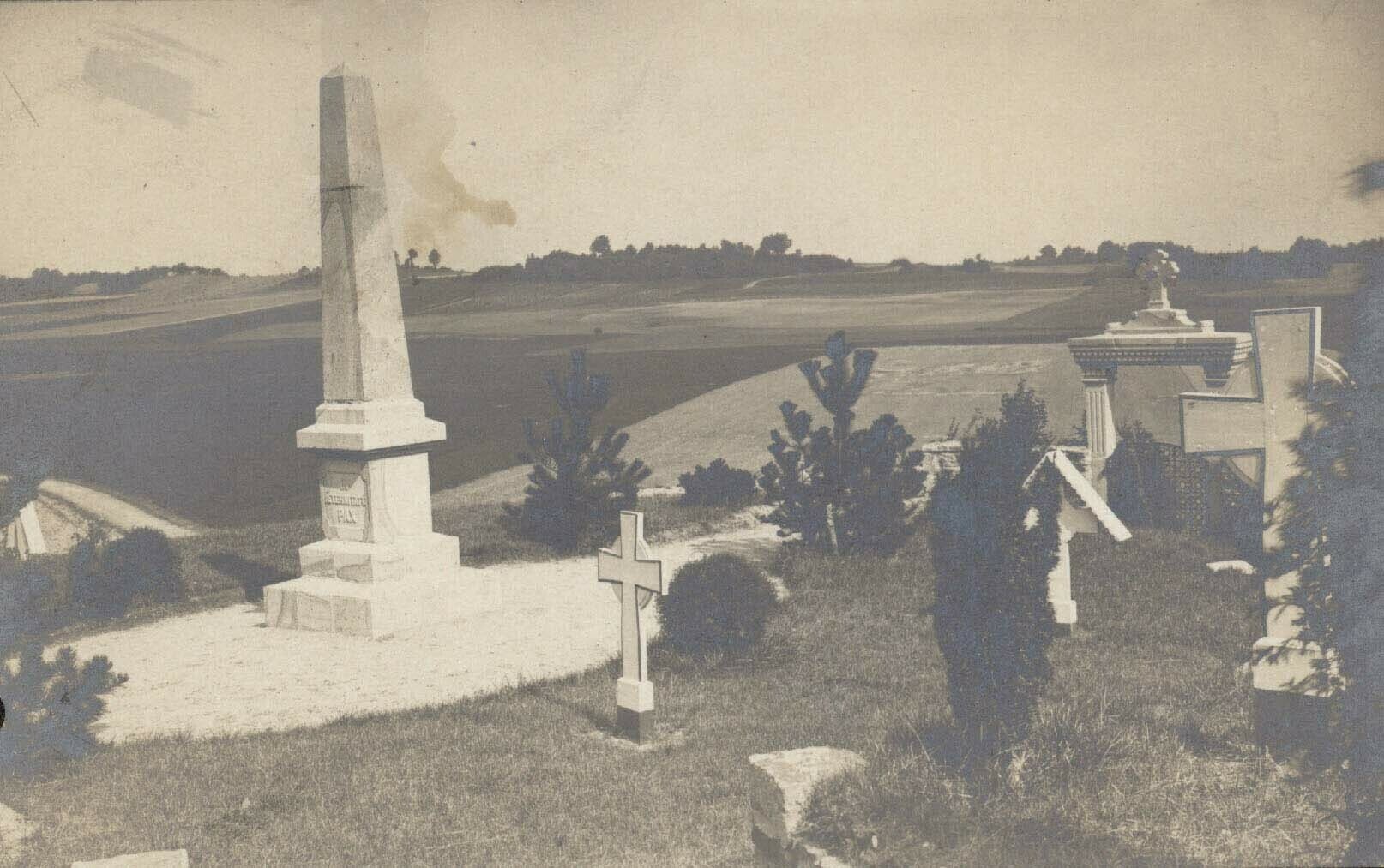 Friedhof mit Denkmal für verstorbene Kriegsgefangene (Kreismuseum Grimma RR-F)