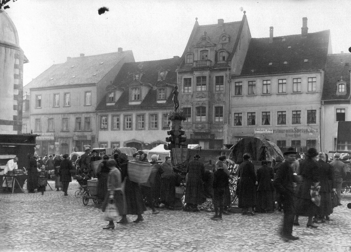 Markttag auf dem Marktplatz in Grimma (Kreismuseum Grimma RR-F)