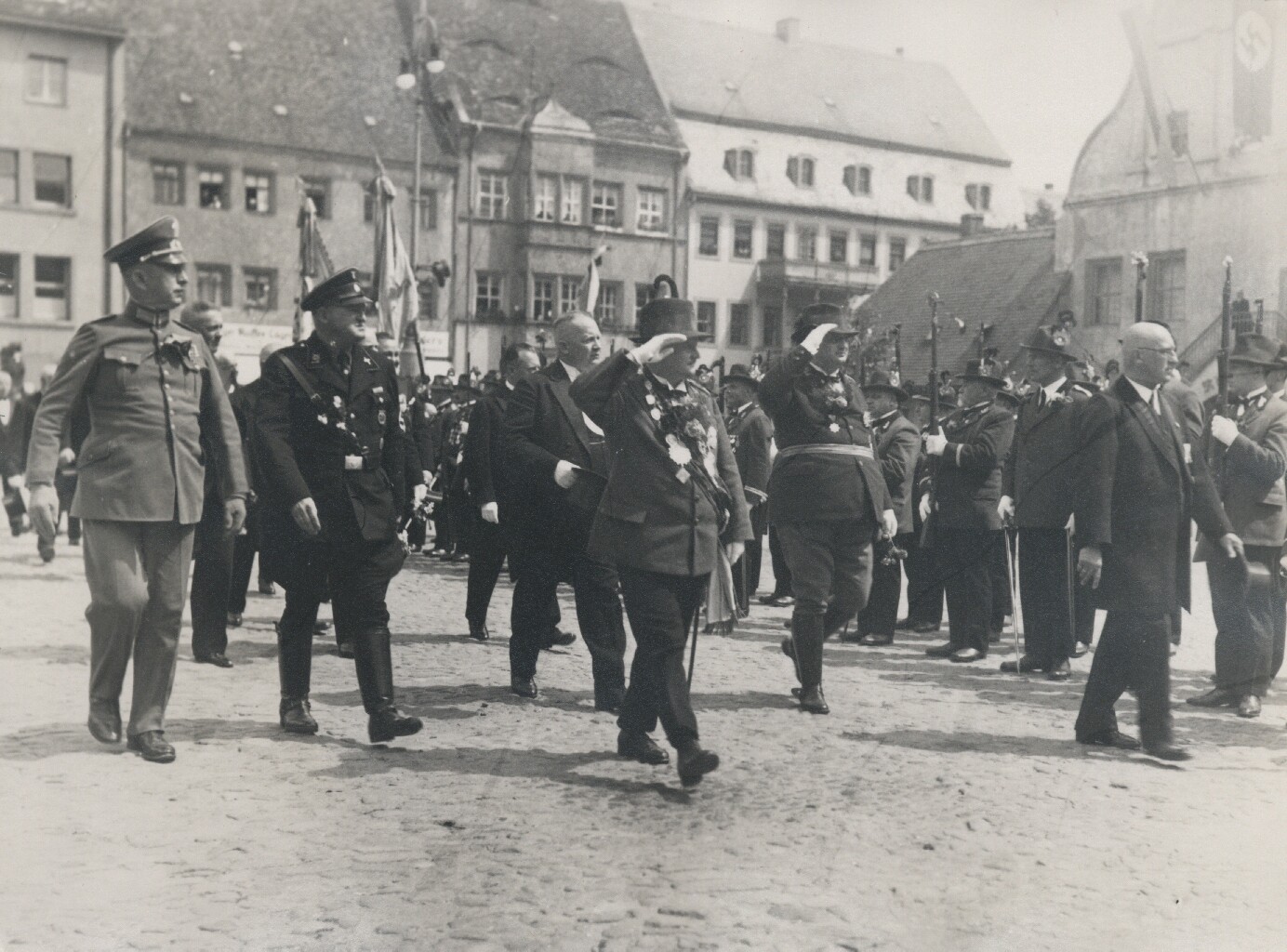 Schützenparade auf dem Marktplatz in Grimma (Kreismuseum Grimma RR-F)