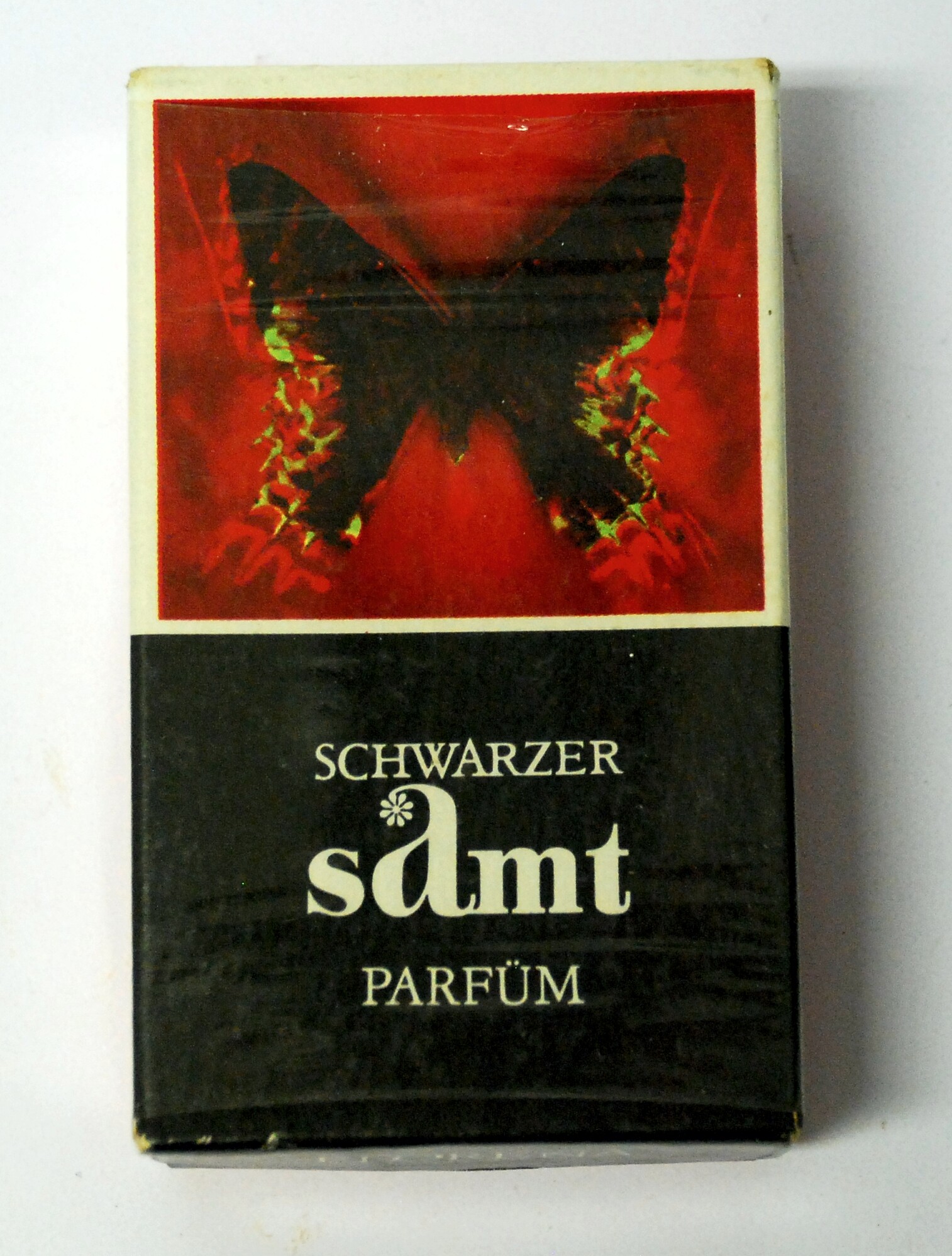 Schwarzer Samt - Parfüm (Stadtmuseum Döbeln CC BY-NC-SA)