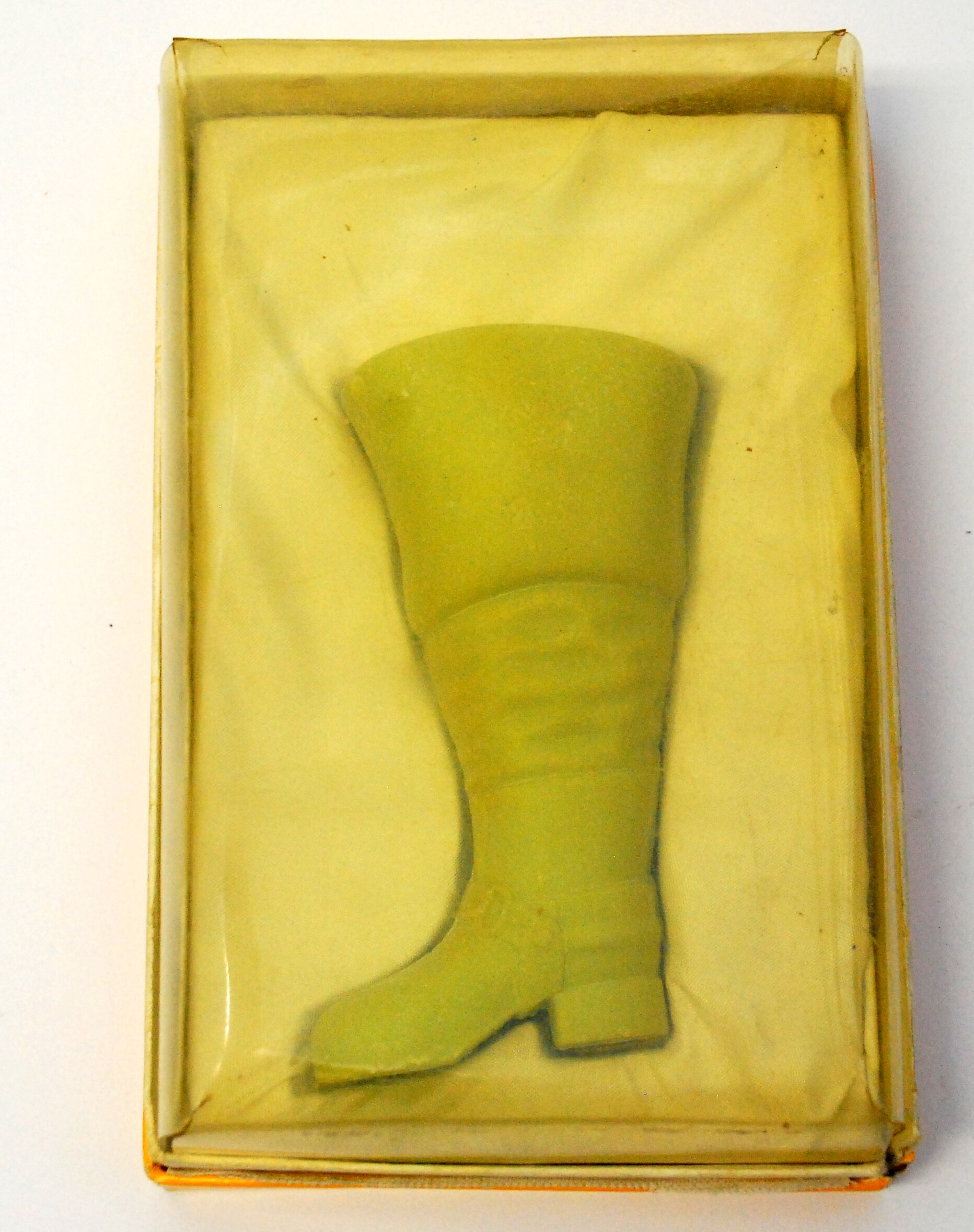 Seifenstiefel gelblich (Stadtmuseum Döbeln CC BY-NC-SA)