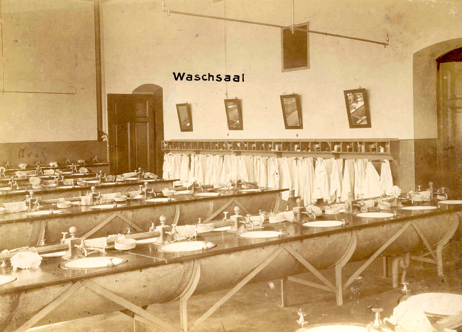 Waschsaal in der Fürstenschule Grimma (Kreismuseum Grimma RR-F)