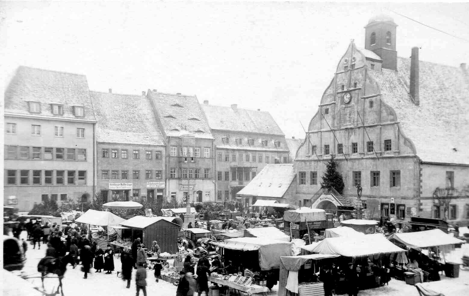 Weihnachtsmarkt auf dem Grimmaer Marktplatz (Kreismuseum Grimma RR-F)