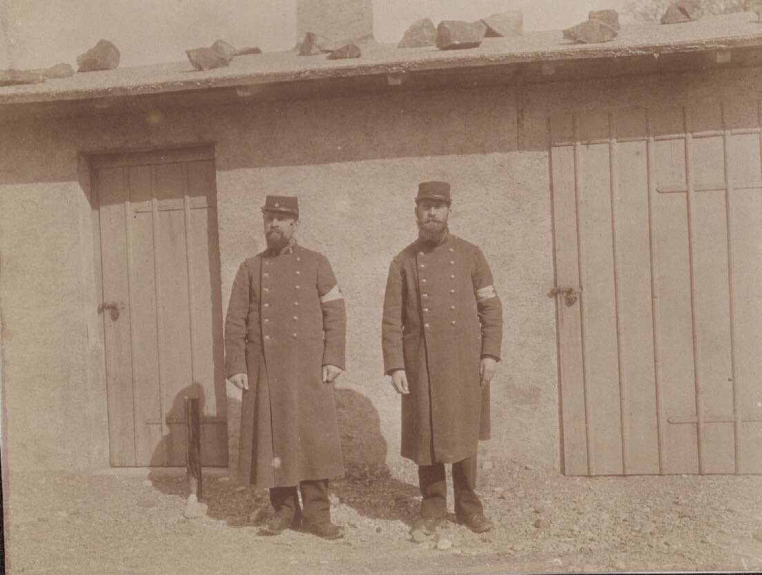 Zwei Sanitäter im Kriegsgefangenenlager Golzern (Kreismuseum Grimma RR-F)