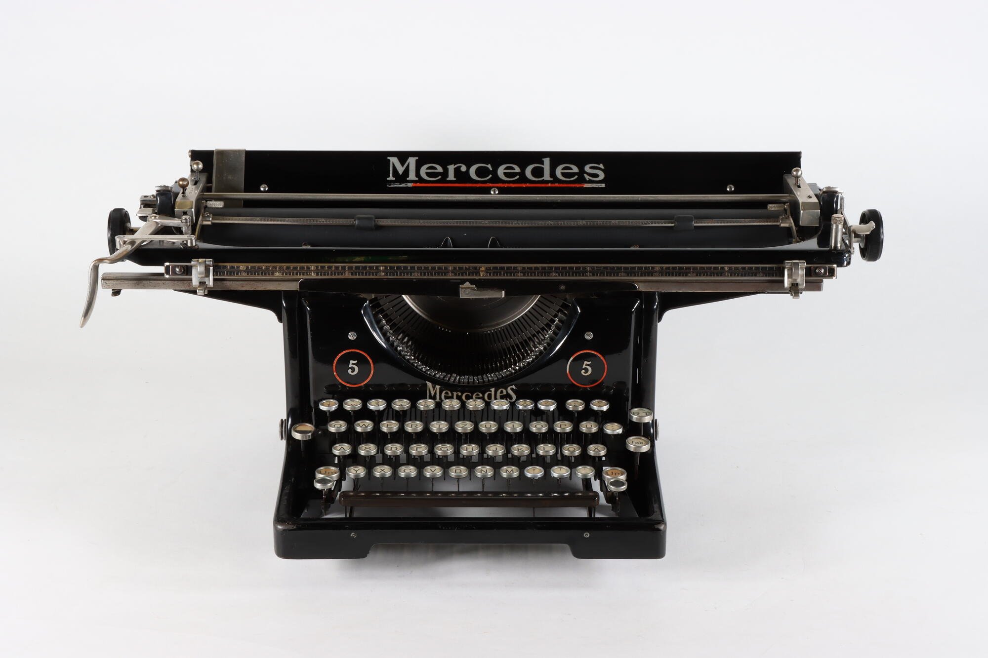 Schreibmaschine, Vorderseite (Industriemuseum Chemnitz; Fotografin: Marion Kaiser CC BY-NC-SA)