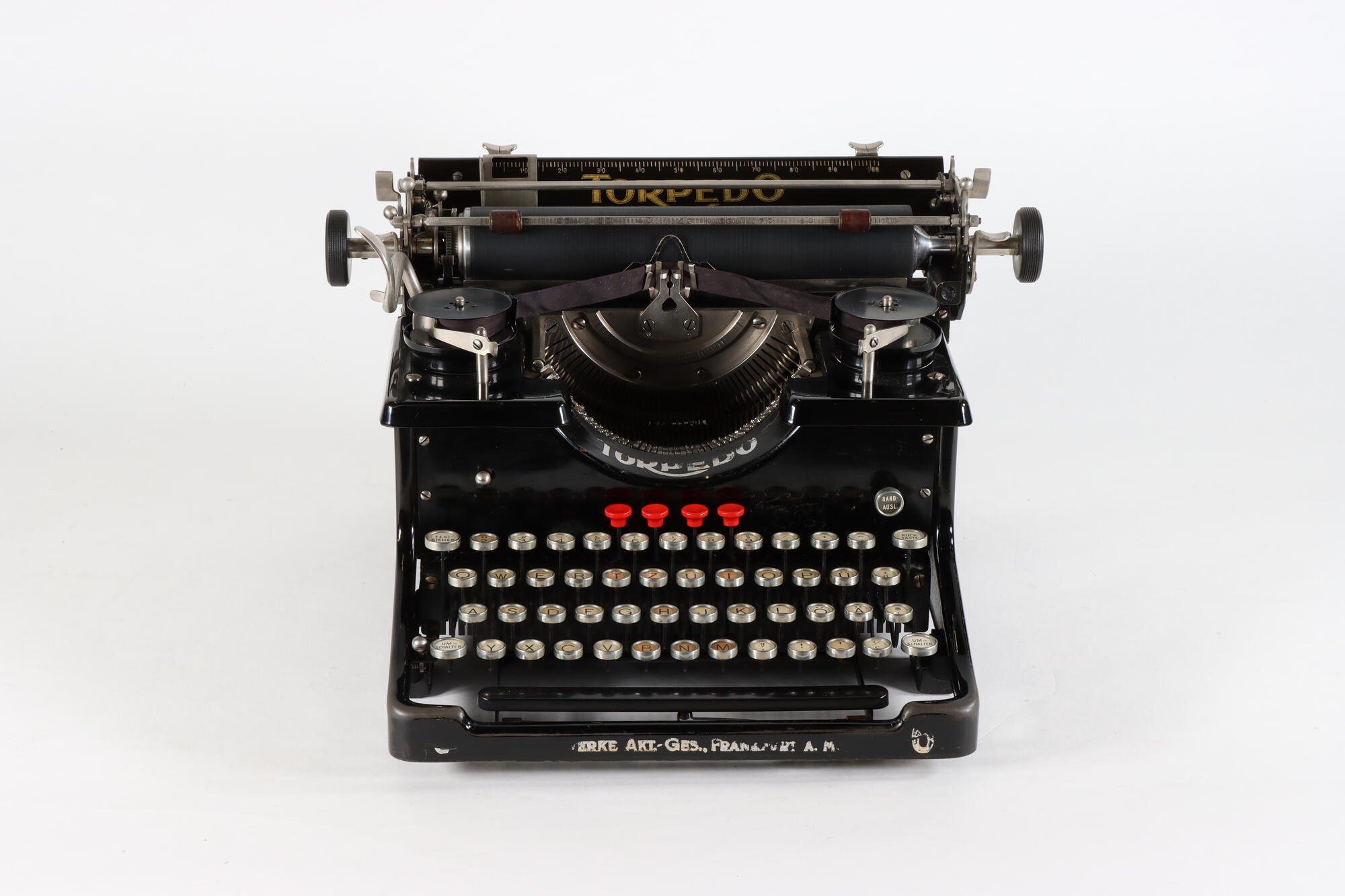 Schreibmaschine, Vorderseite (Industriemuseum Chemnitz; Fotografin: Marion Kaiser CC BY-NC-SA)
