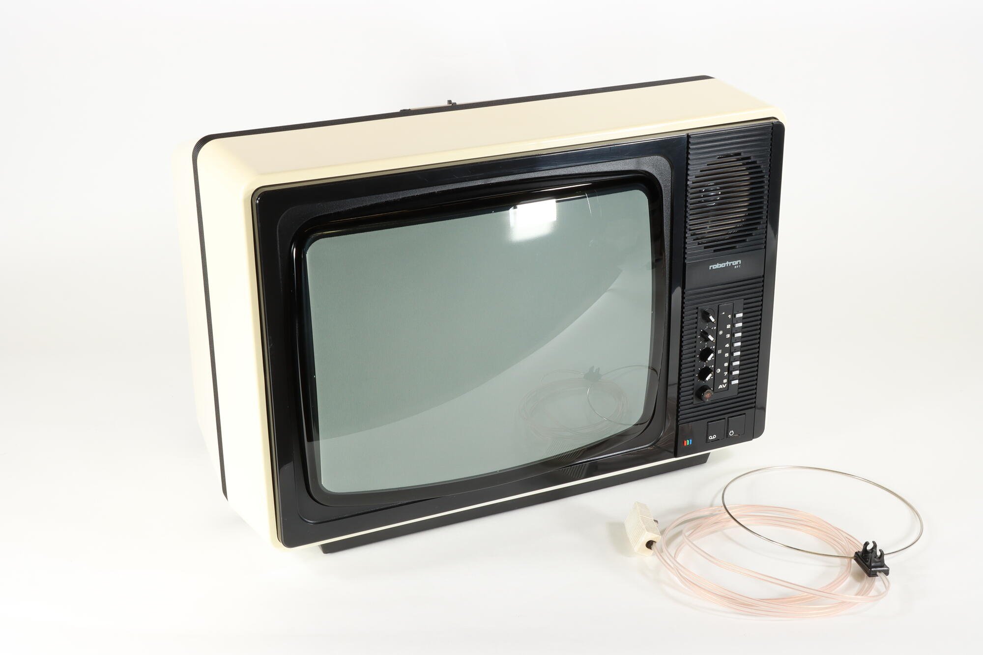 Fernsehgerät, Vorderseite (Industriemuseum Chemnitz; Fotografin: Marion Kaiser CC BY-NC-SA)
