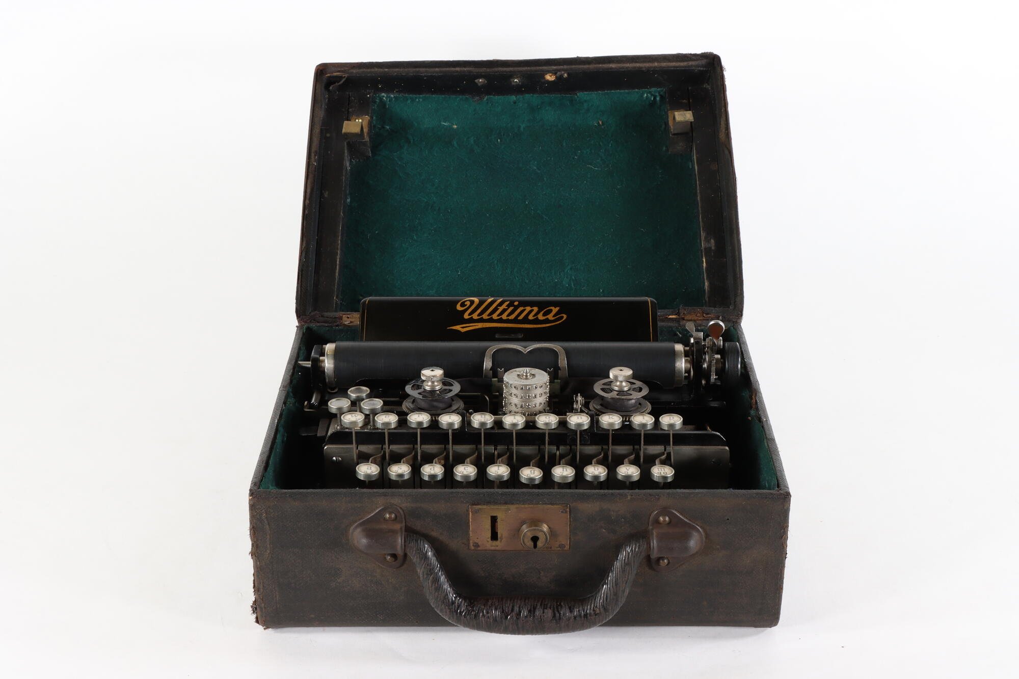 Schreibmaschine, Front im Koffer (Industriemuseum Chemnitz; Fotografin: Marion Kaiser CC BY-NC-SA)