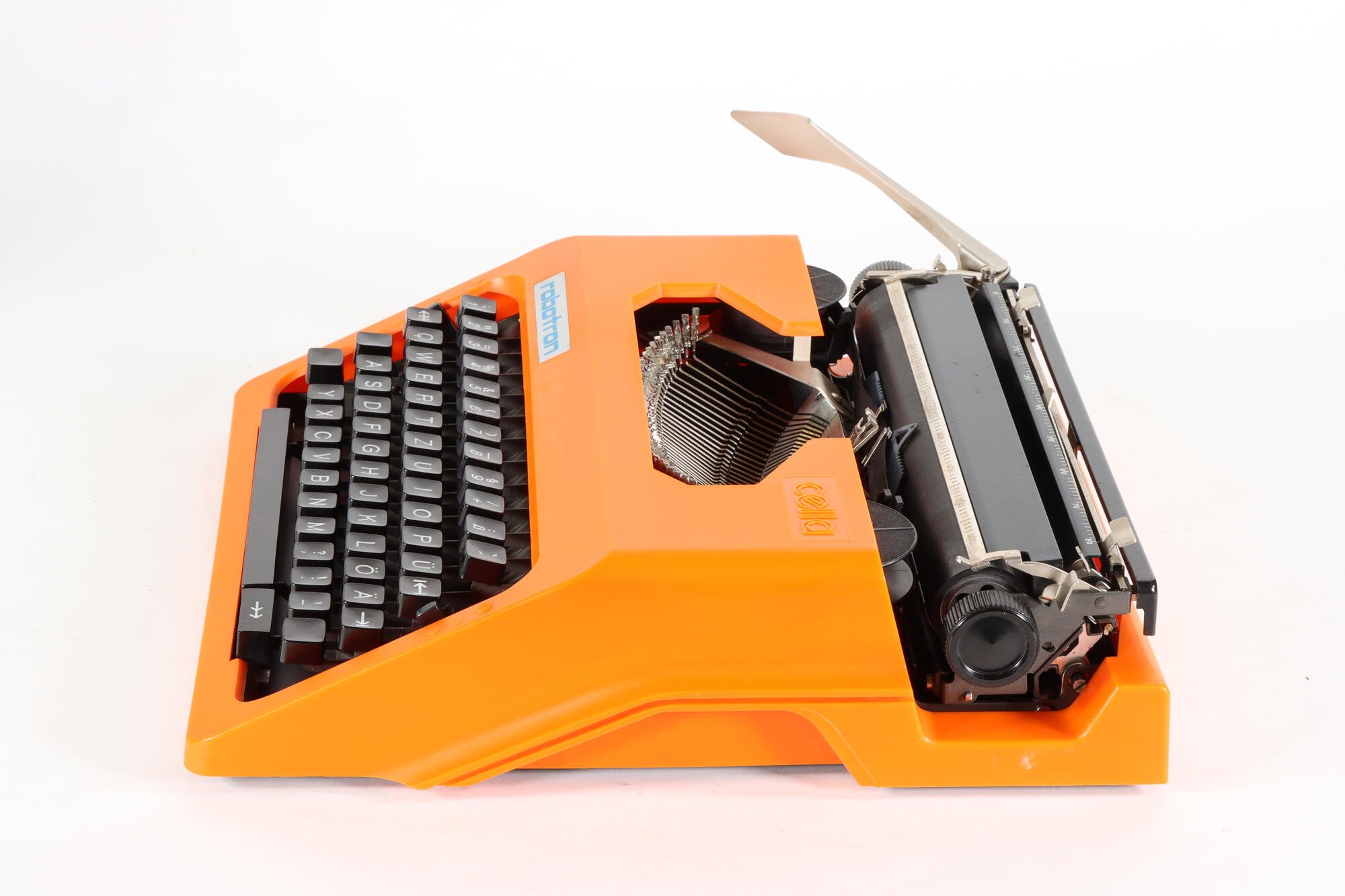Schreibmaschine, Seitenansicht (Industriemuseum Chemnitz; Fotografin: Marion Kaiser CC BY-NC-SA)