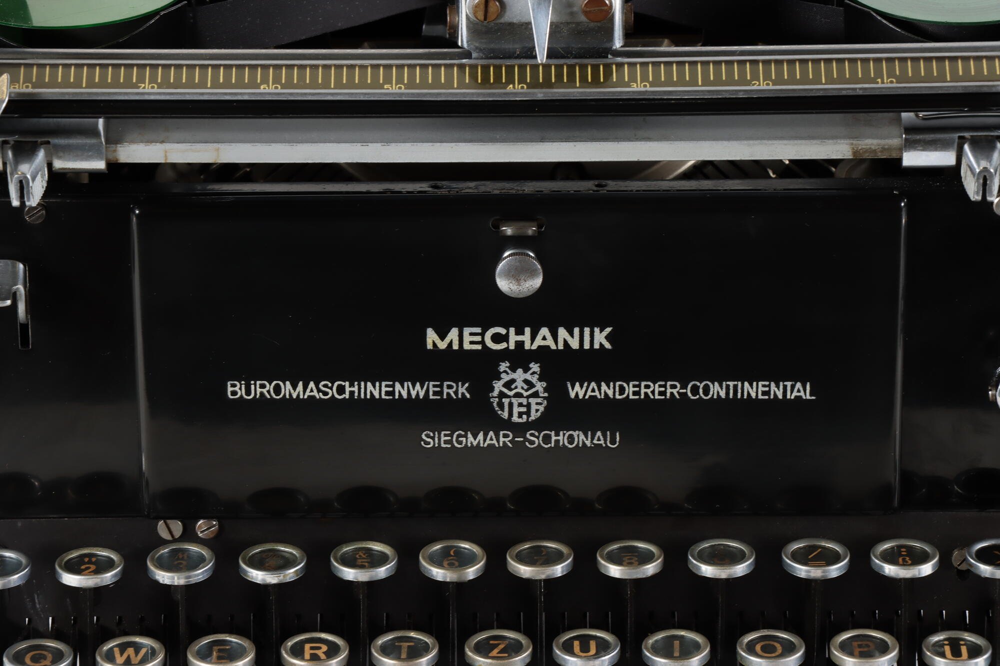Schreibmaschine, Front Detail (Industriemuseum Chemnitz; Fotografin: Marion Kaiser CC BY-NC-SA)