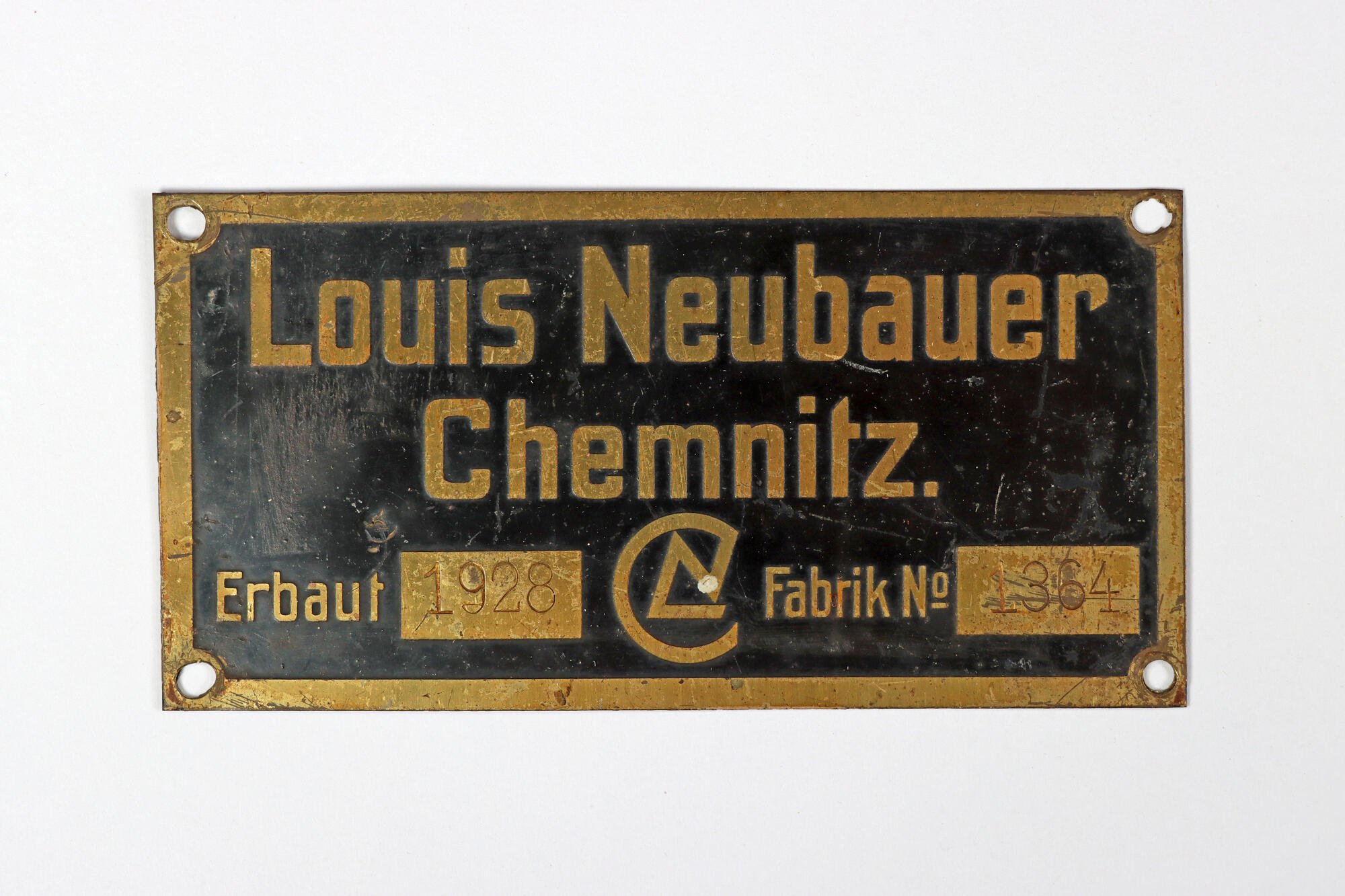 Maschinenschild, Front (Industriemuseum Chemnitz; Fotografin: Marion Kaiser CC BY-NC-SA)