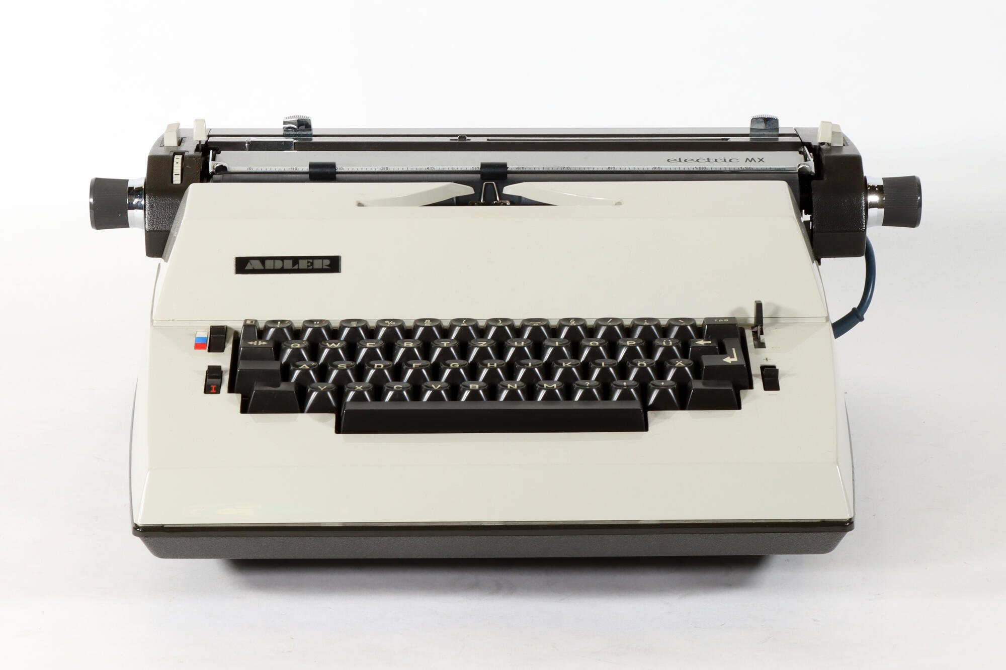 Schreibmaschine, Front (Industriemuseum Chemnitz; Fotografin: Hannelore Zschocke CC BY-NC-SA)