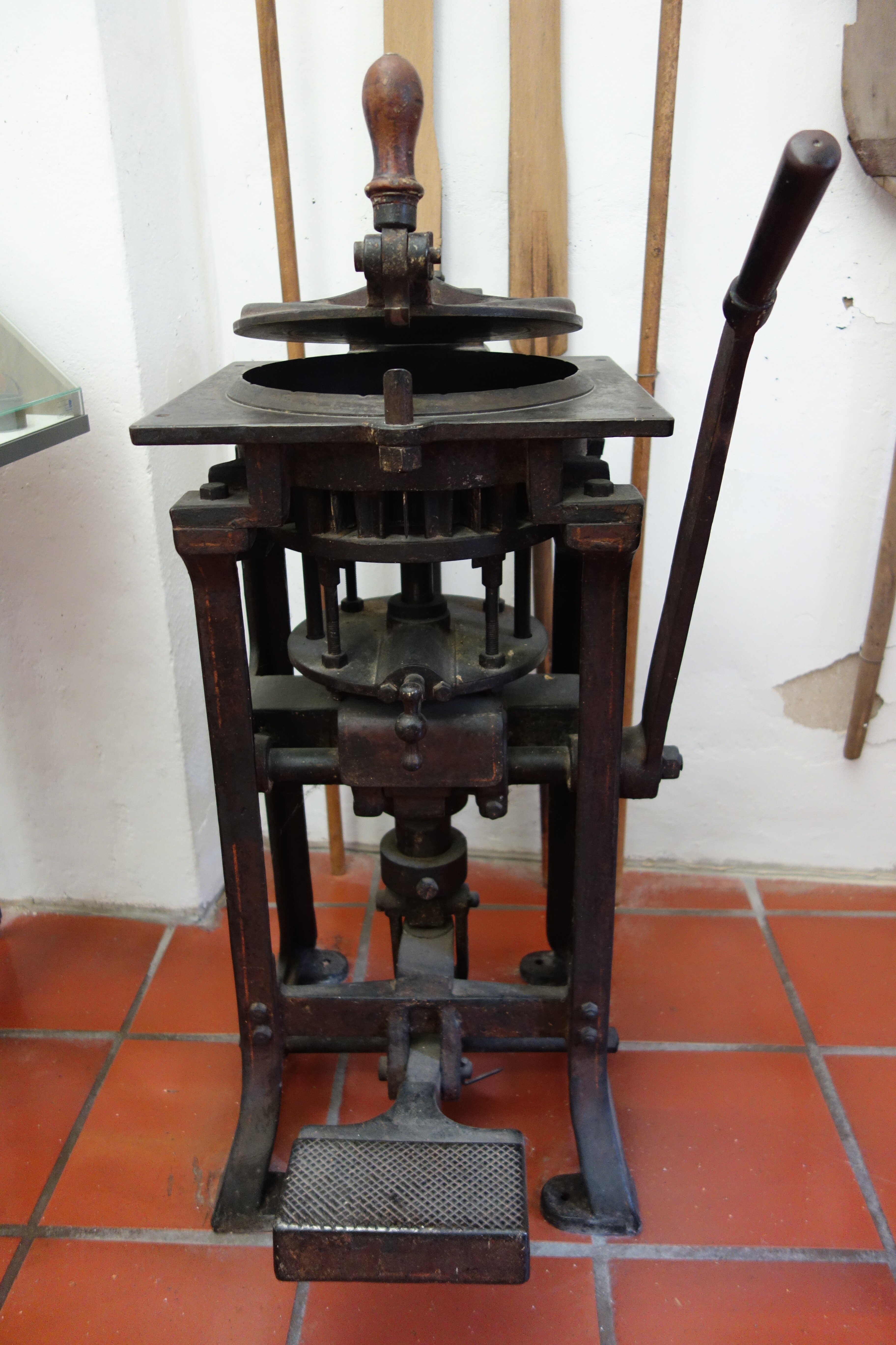 Teigteilmaschine (Kulturhistorisches Museum Wurzen / Ringelnatz-Sammlung CC BY-NC-SA)