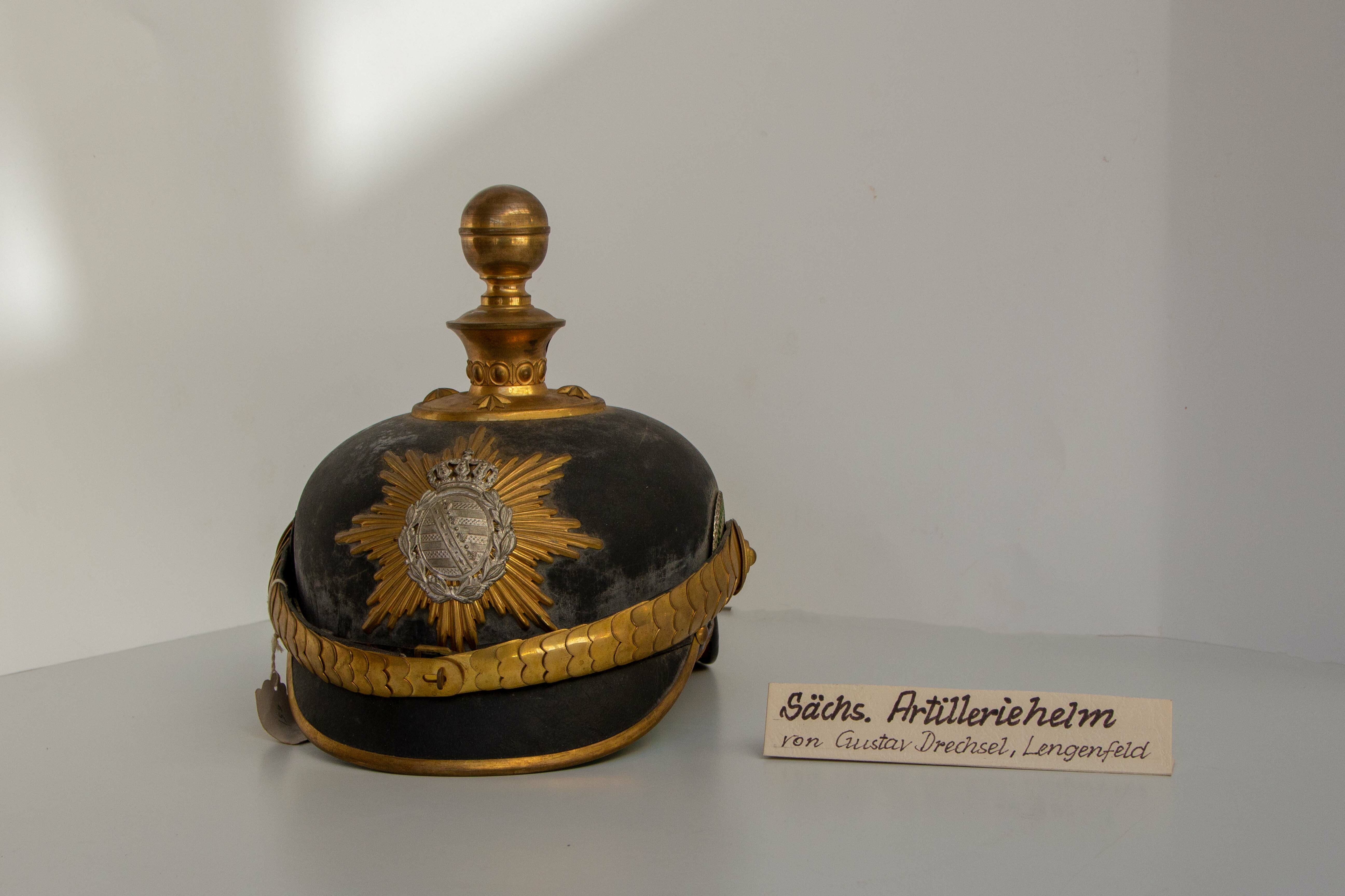 Artilleriehelm (Museum Lengenfeld CC BY-NC-SA)