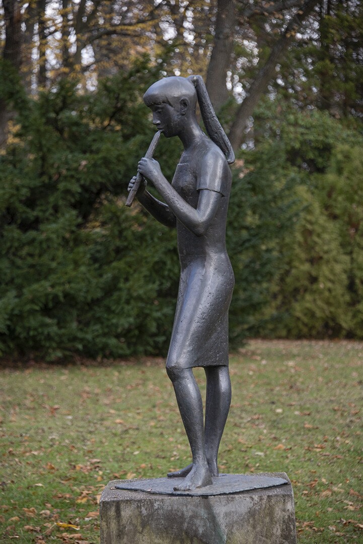 „Flötenmädchen/Flötenspielerin“, 1962 (Stadt- und Bergbaumuseum Freiberg CC BY-NC-SA)