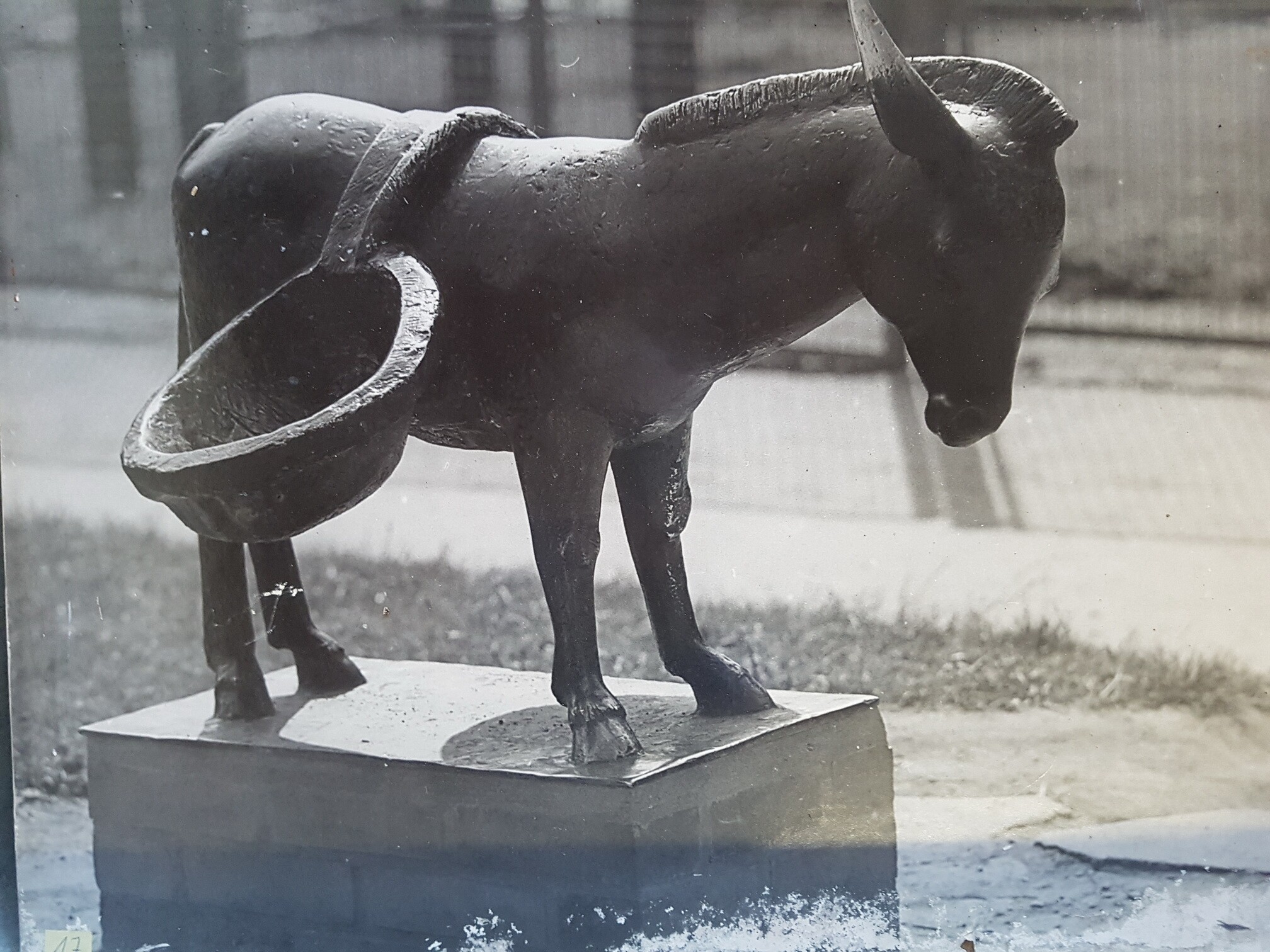 „Esel mit Körben/Junger Esel", 1960 (Stadt- und Bergbaumuseum Freiberg CC BY-NC-SA)
